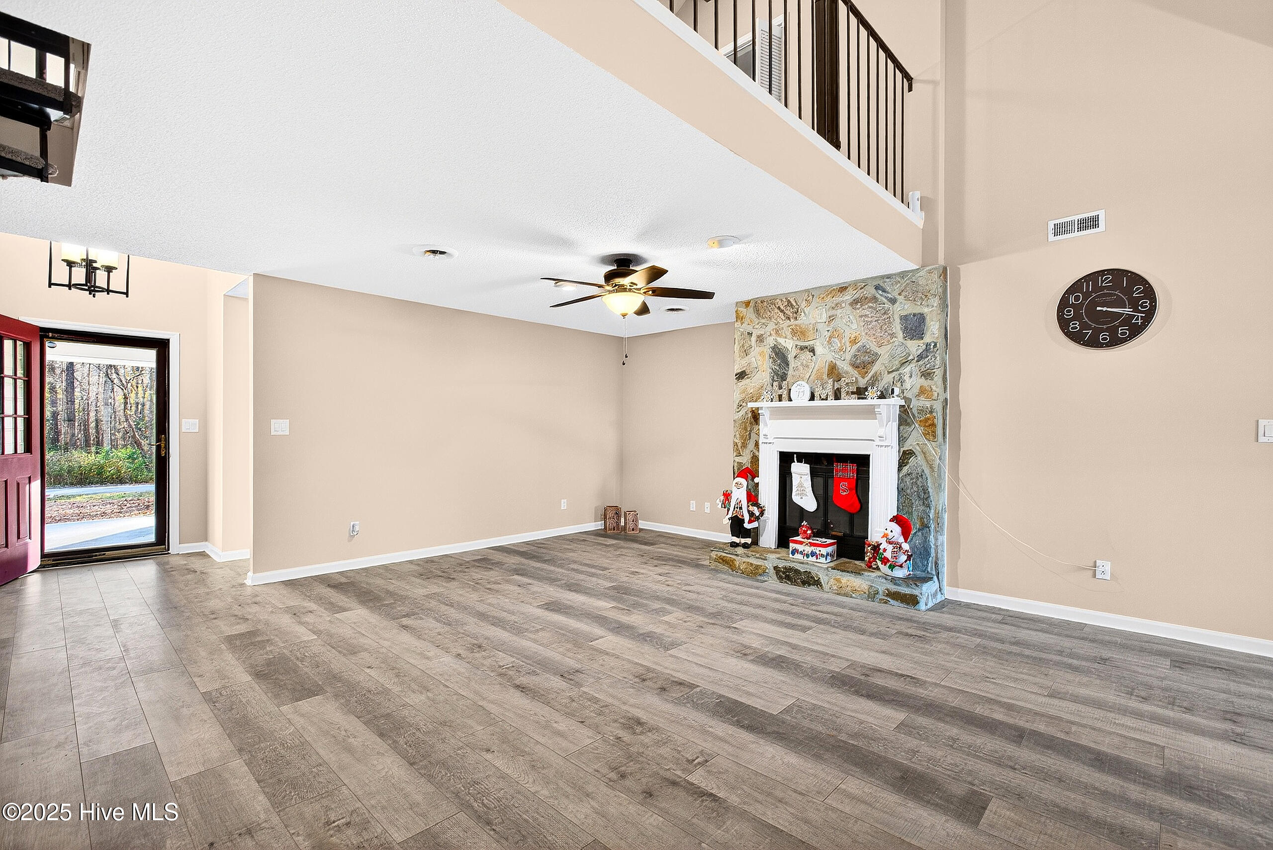 100546283 | Photo 11