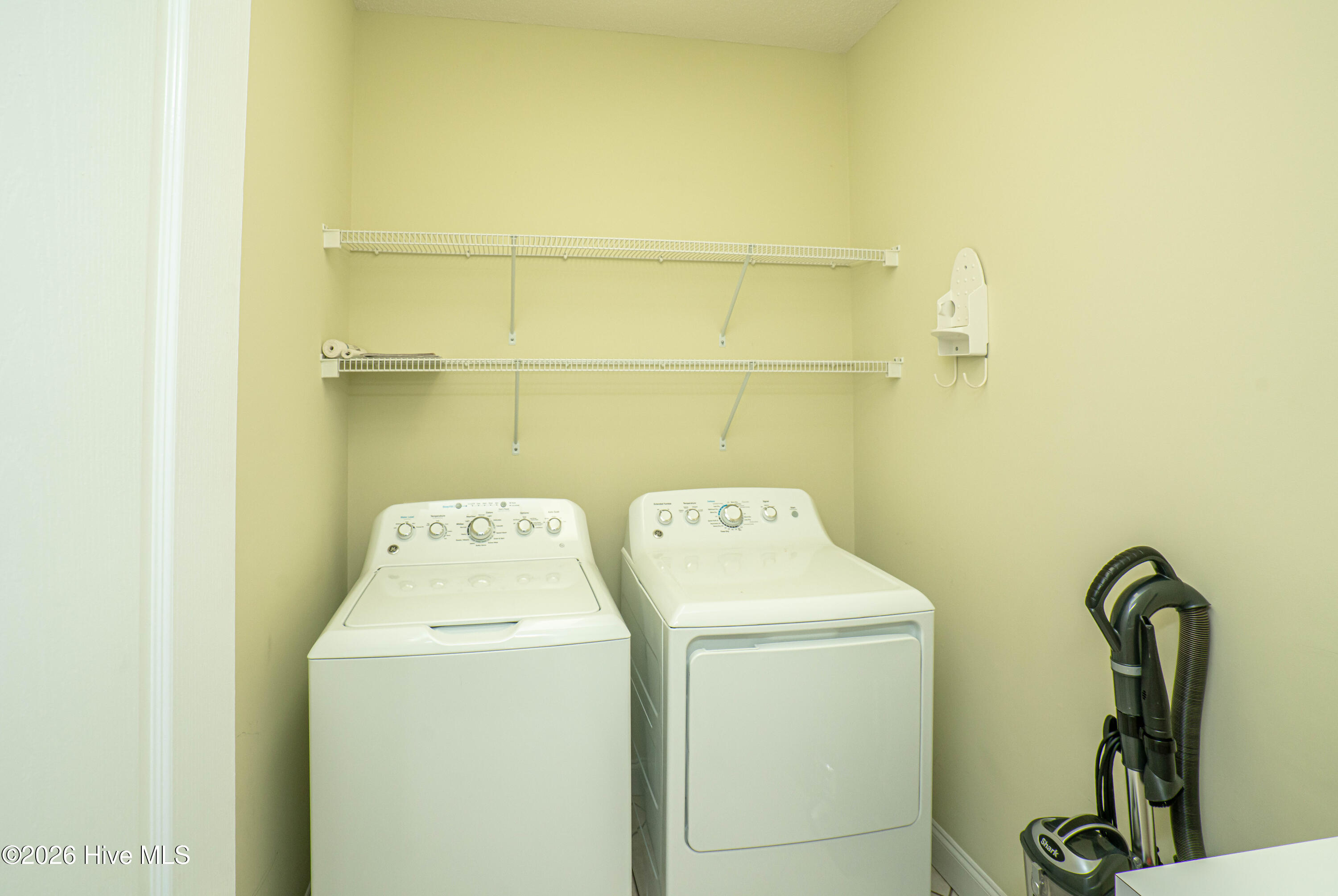 100553536 | Photo 38