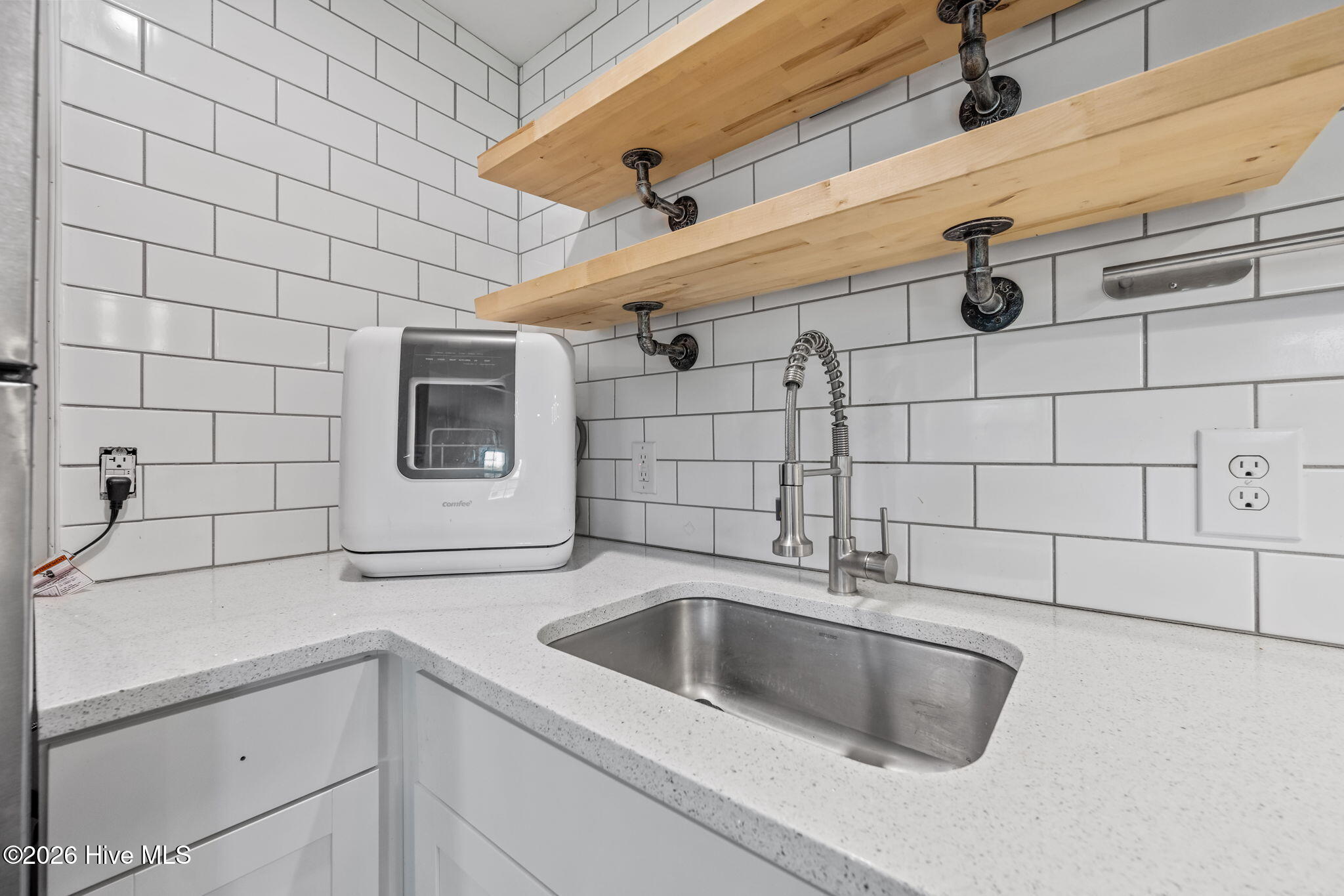 100565743 | Photo 16