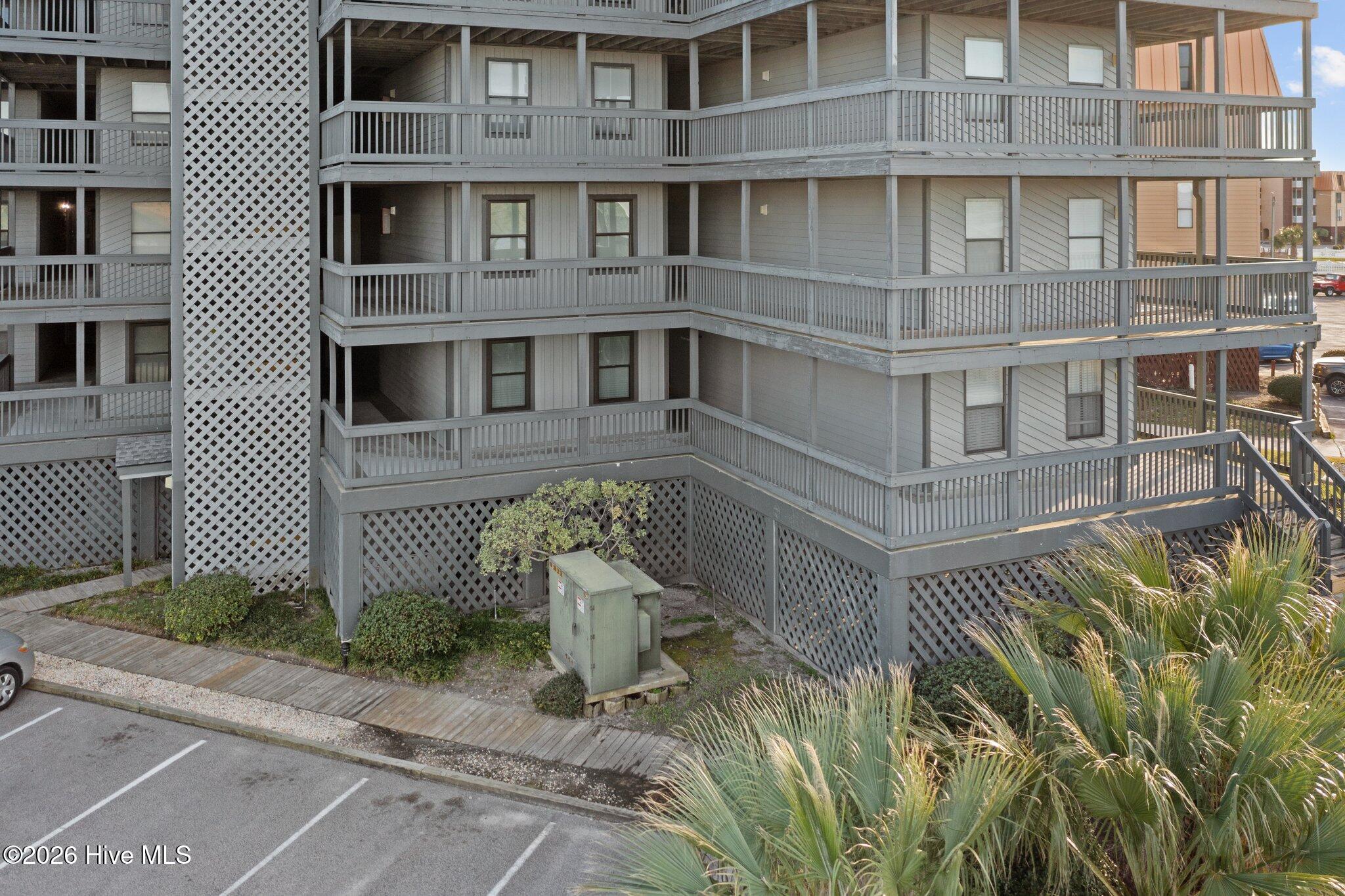 100548532 | Photo 49