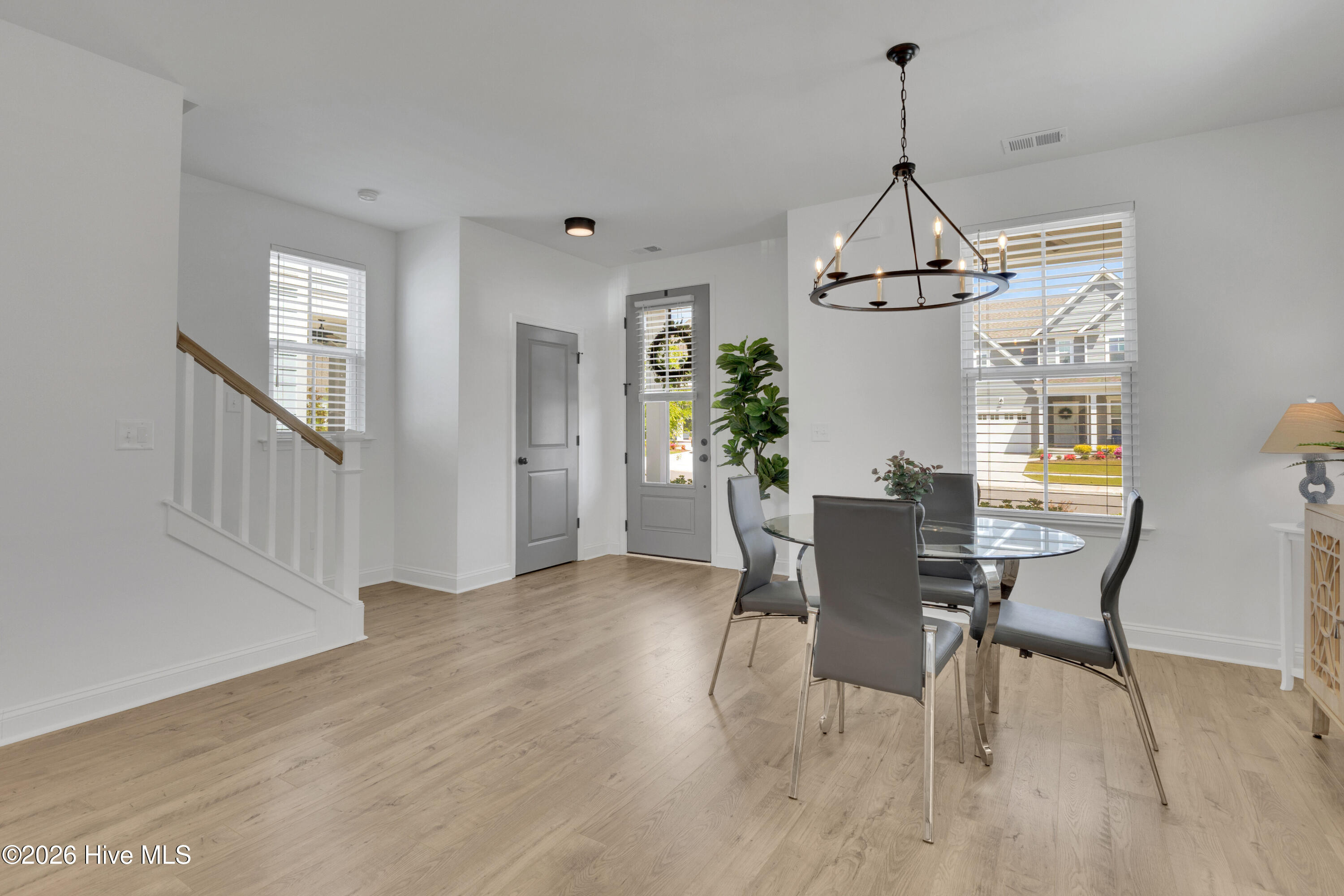 100566807 | Photo 19