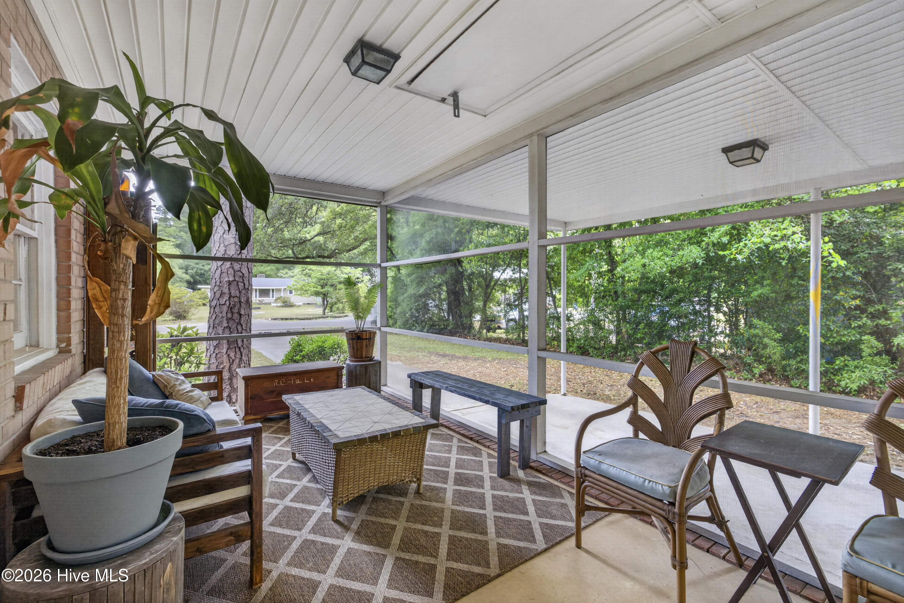 100570211 | Photo 11