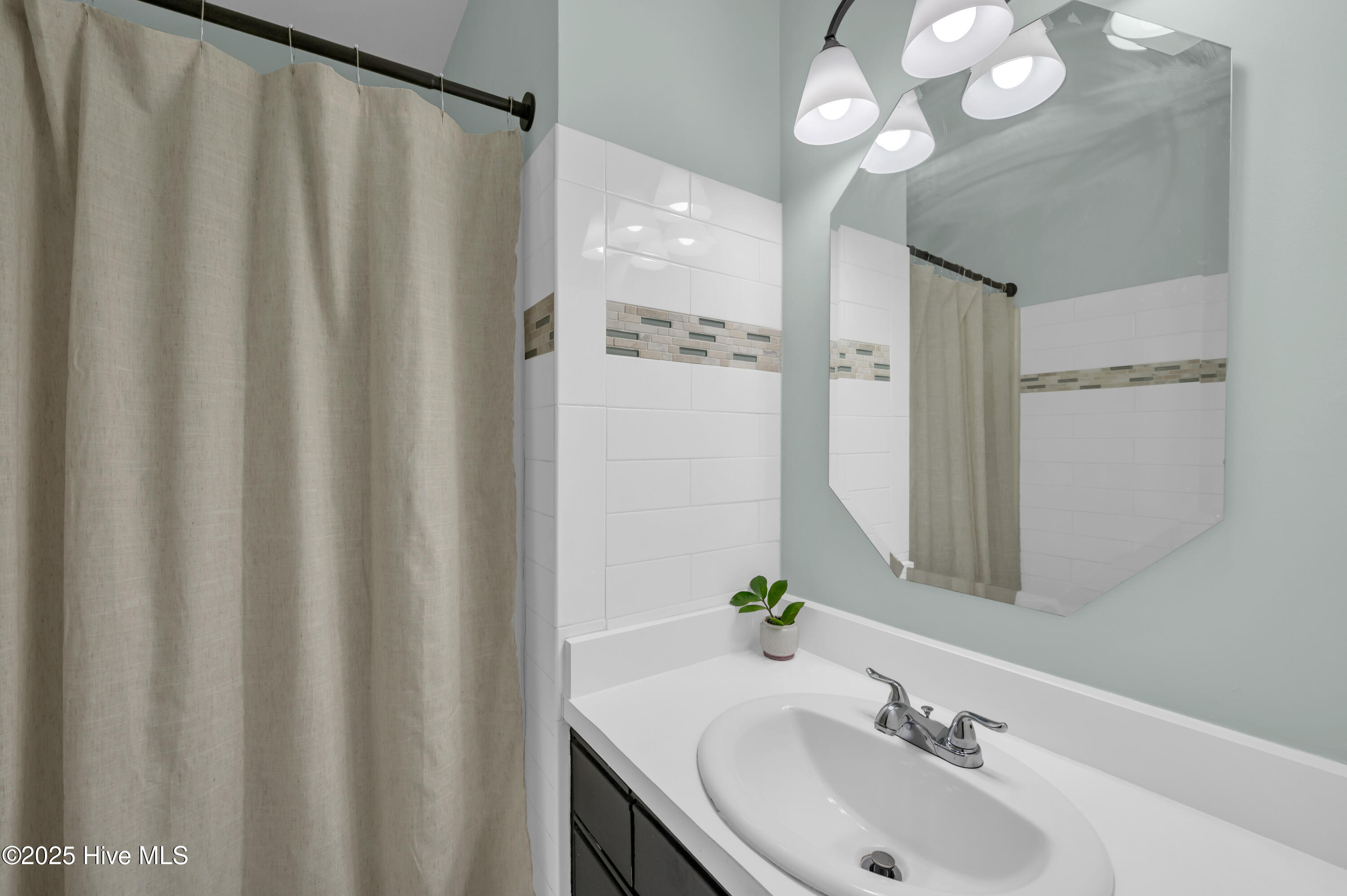 100542371 | Photo 12