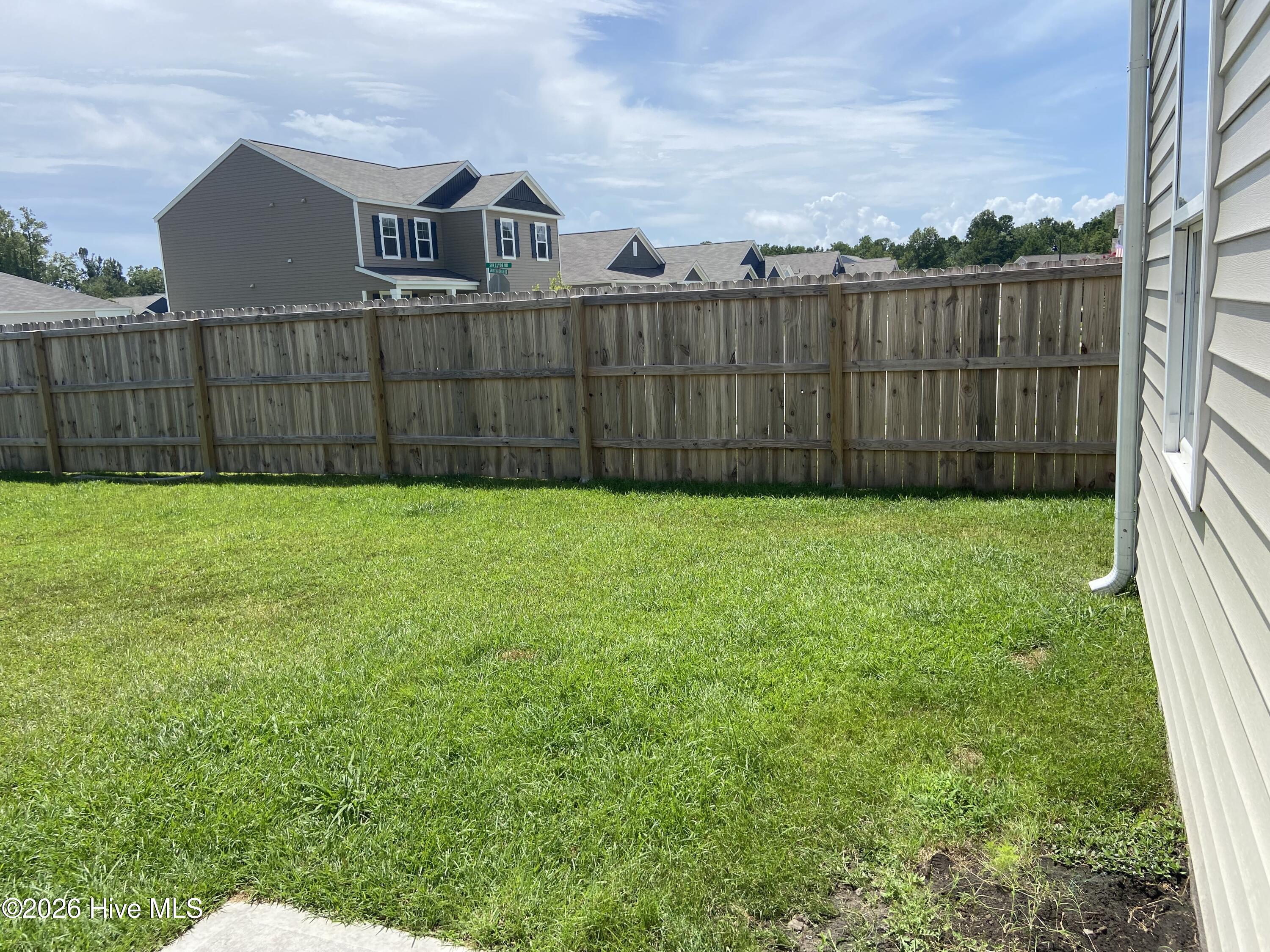 100561980 | Photo 18