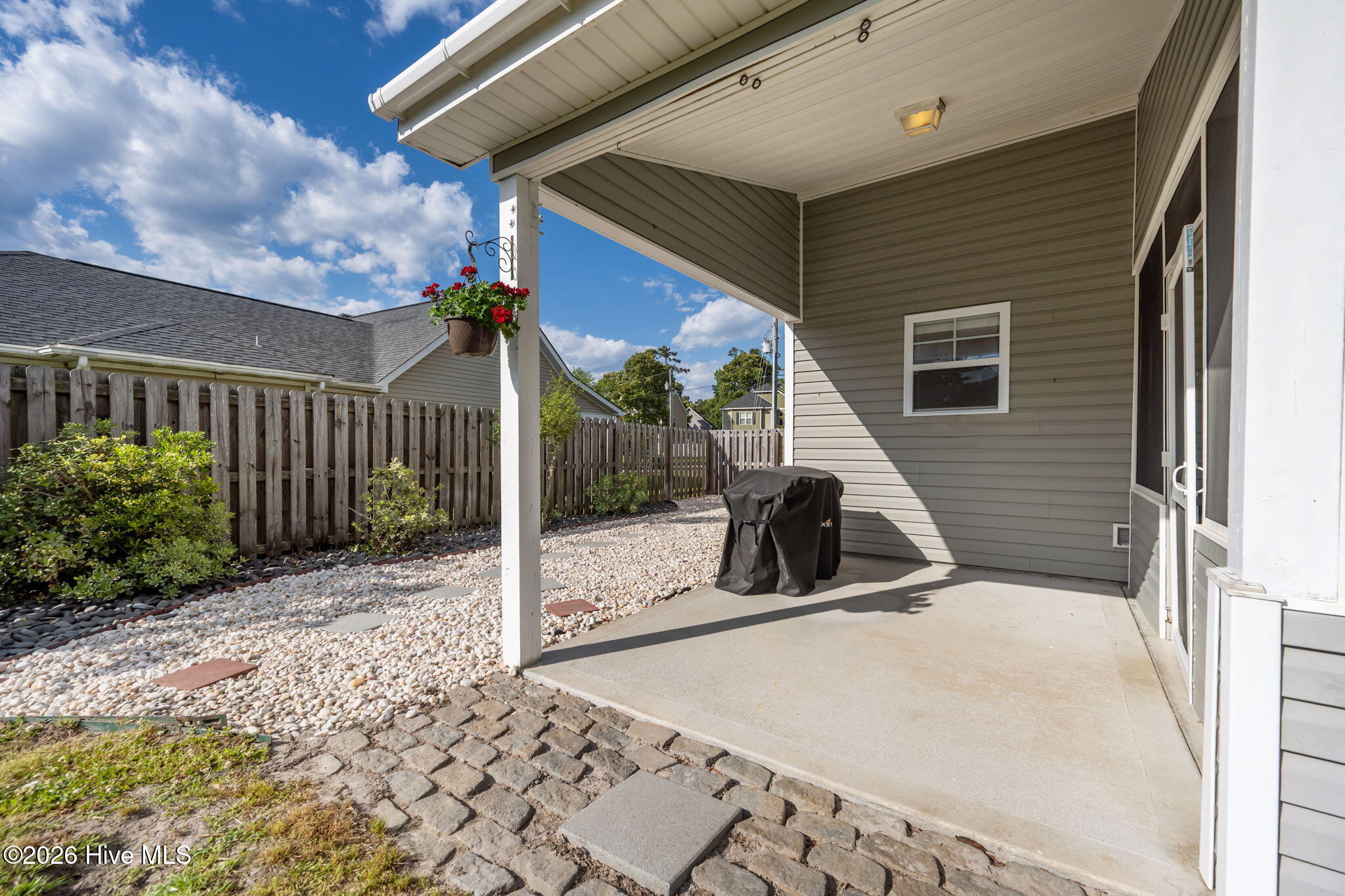 100568567 | Photo 37