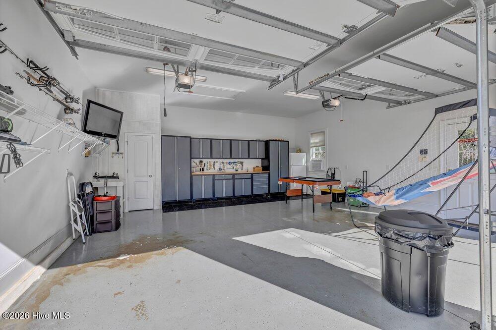 100563966 | Photo 53