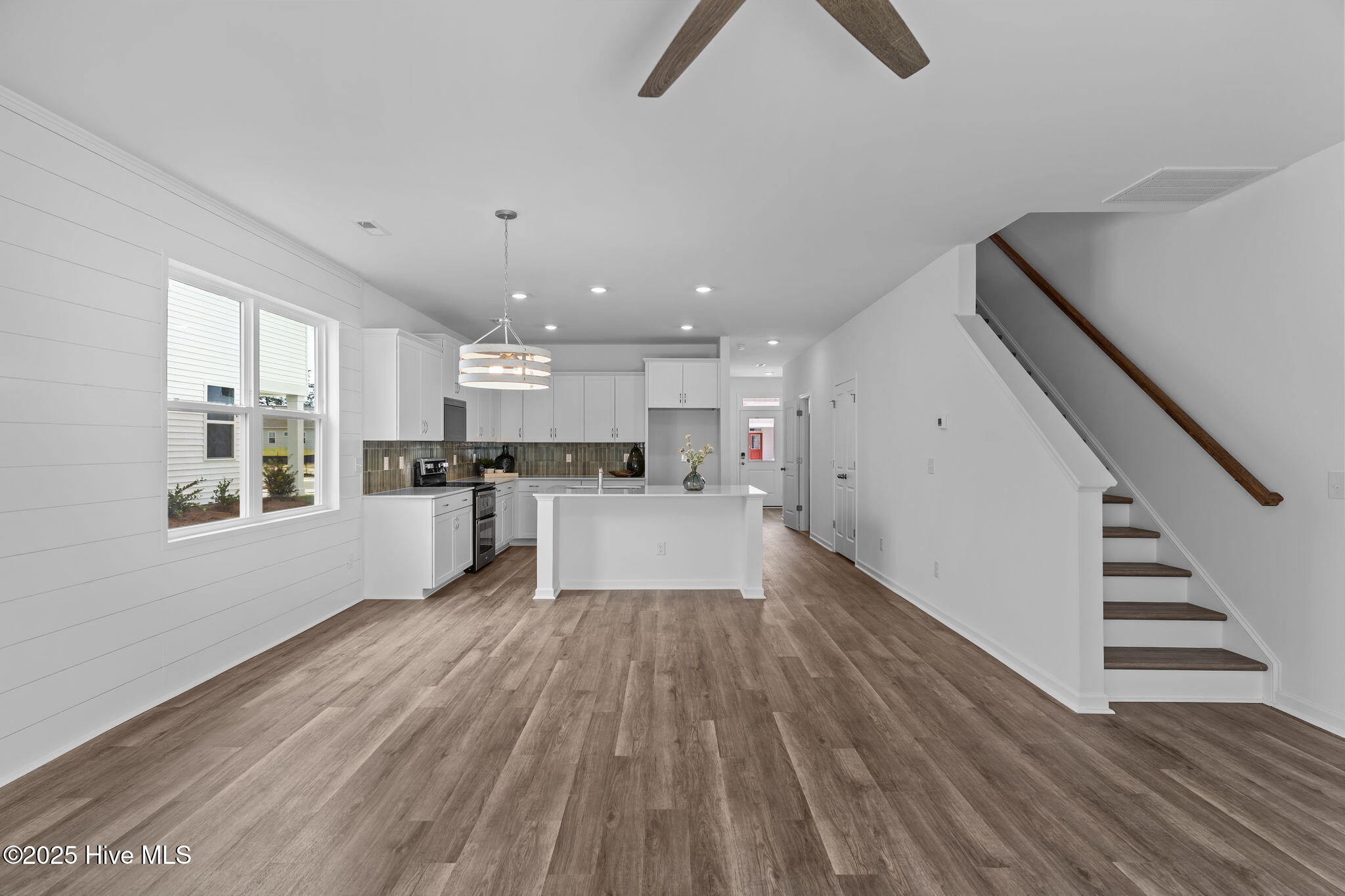 100515198 | Photo 17