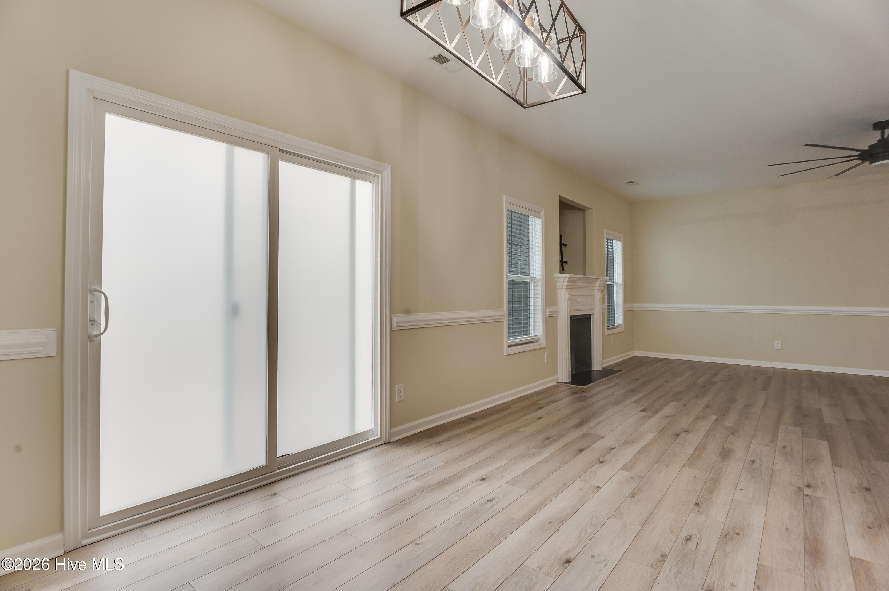 100545678 | Photo 25