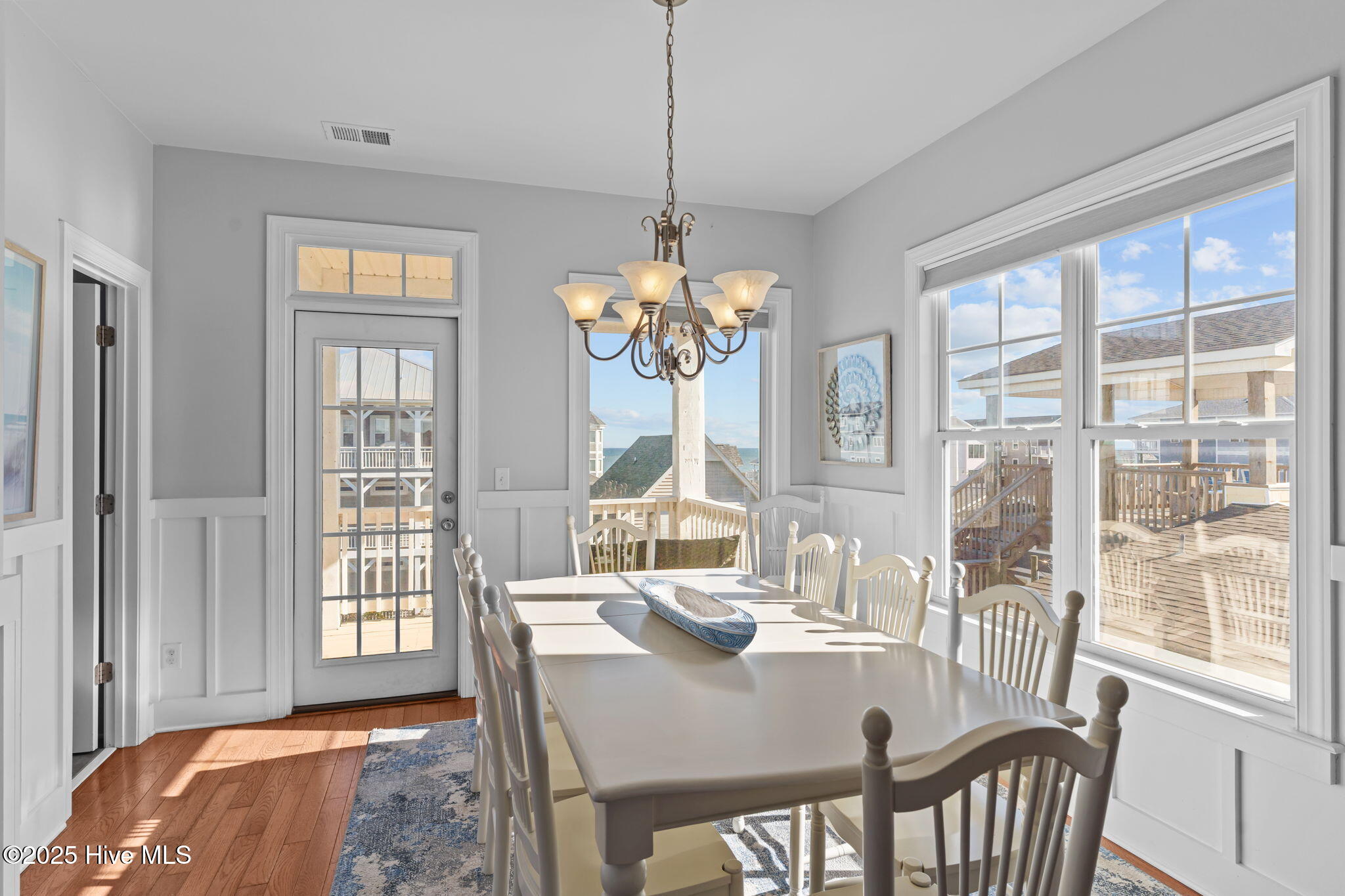 100540778 | Photo 11