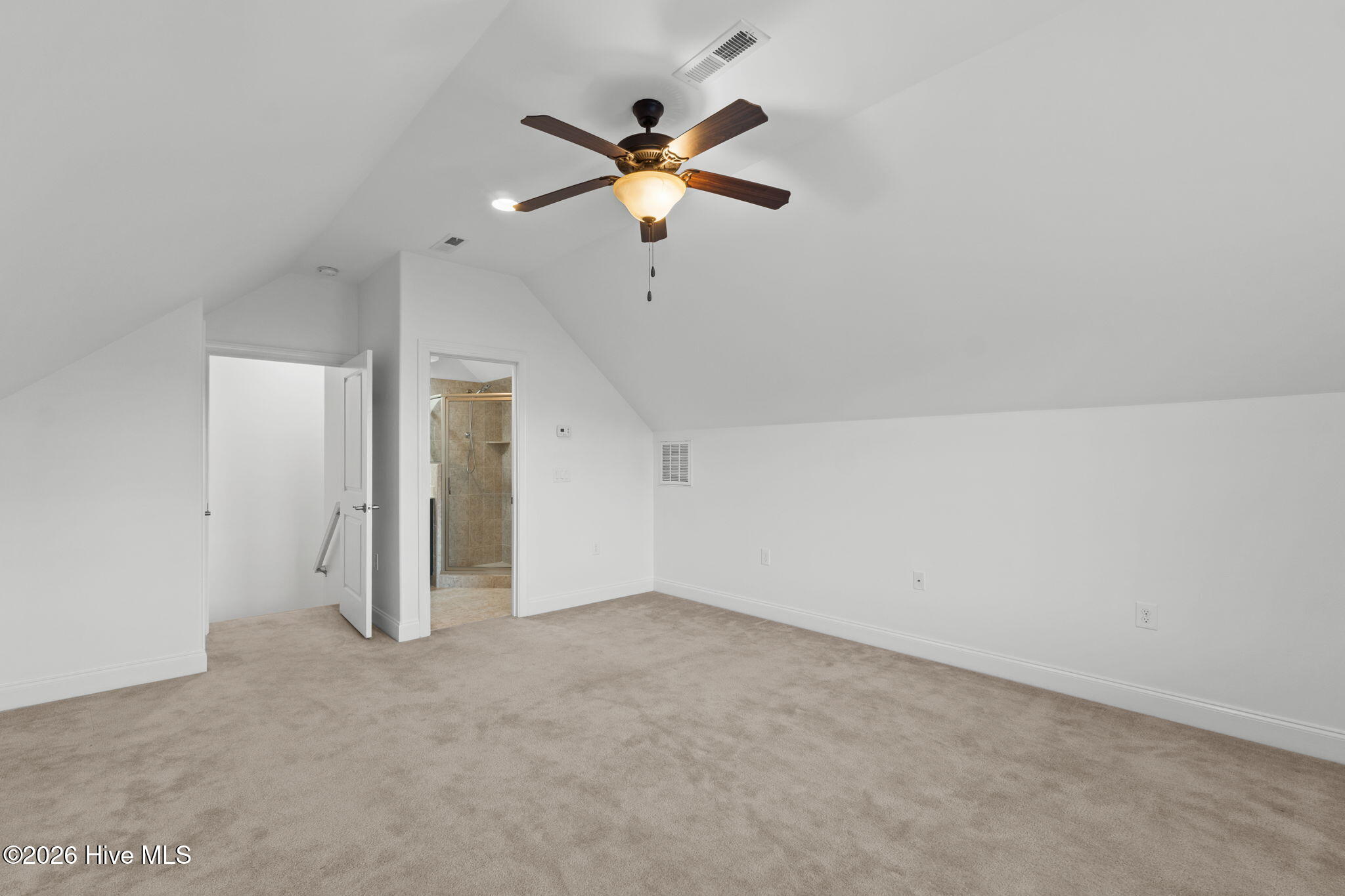 100547610 | Photo 29