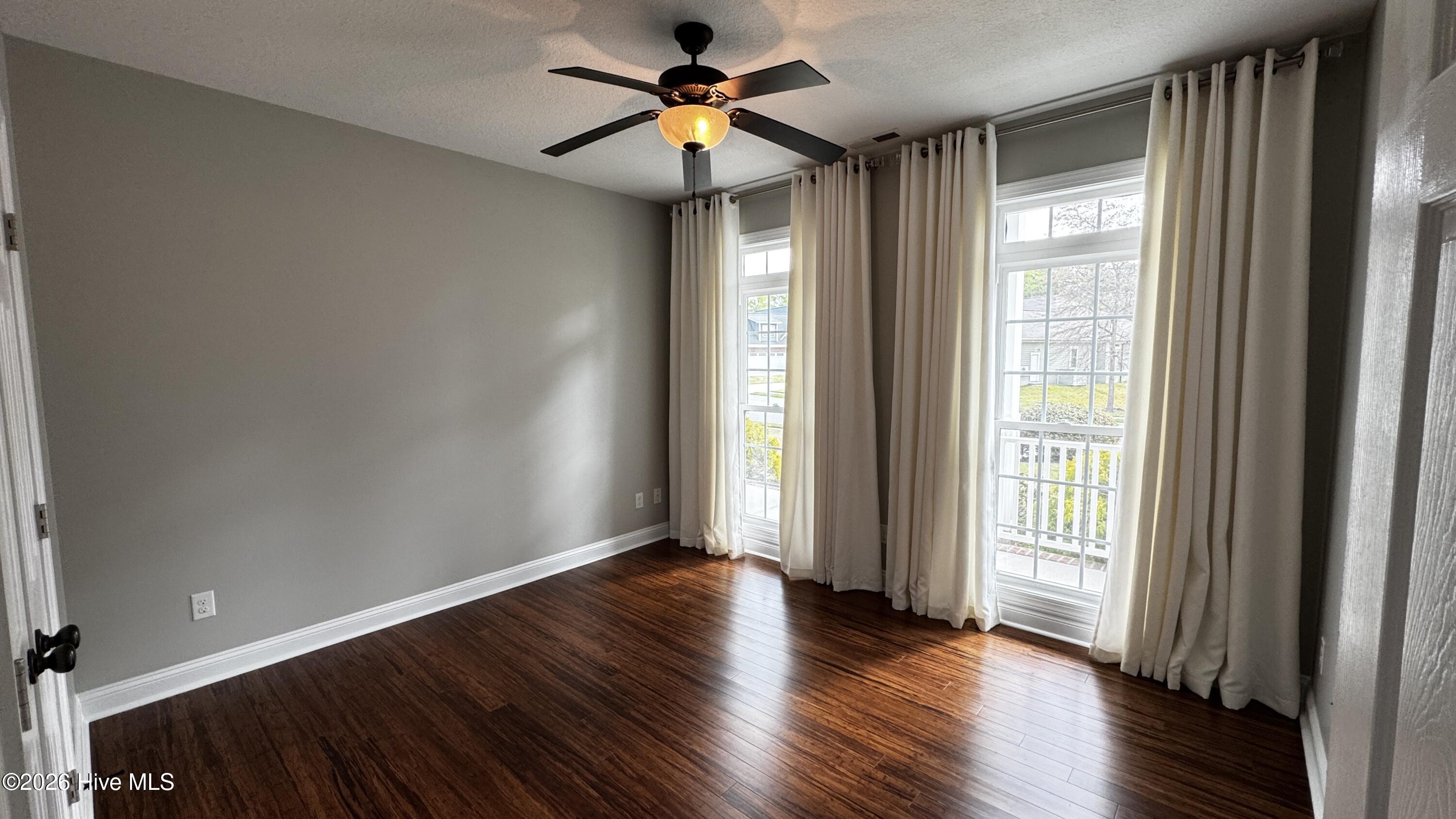 100565264 | Photo 18