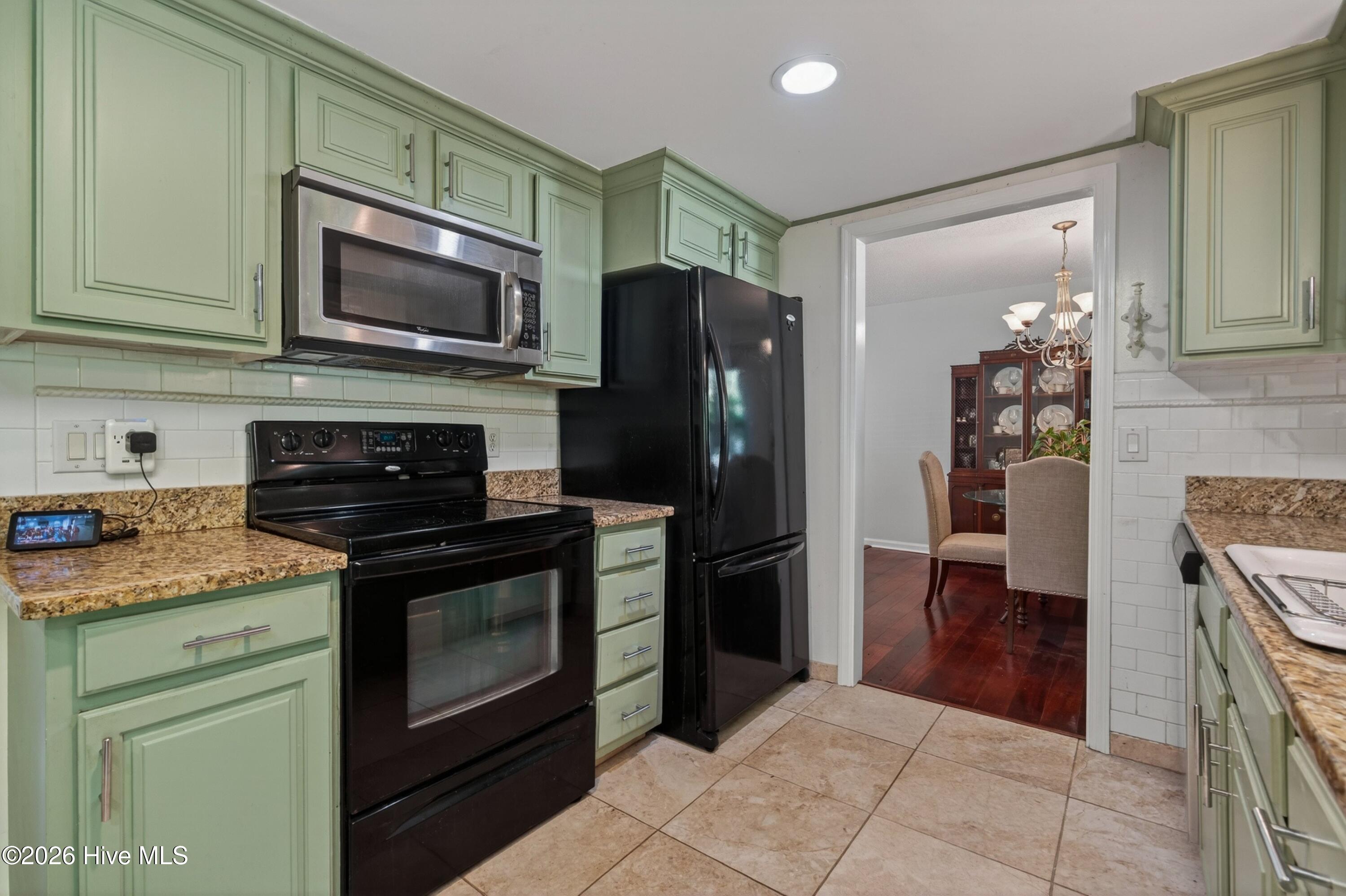 100569160 | Photo 17