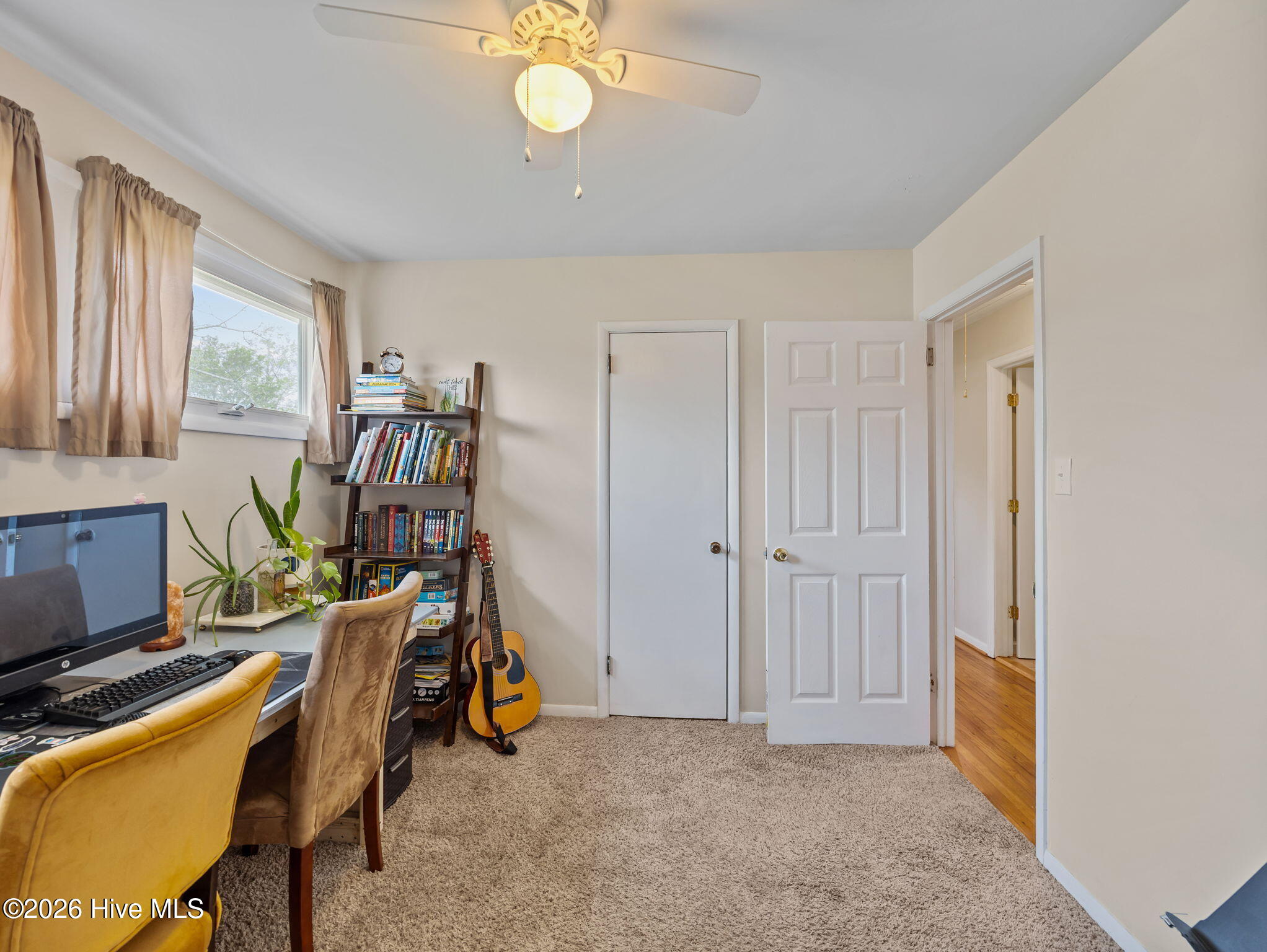 100563100 | Photo 10