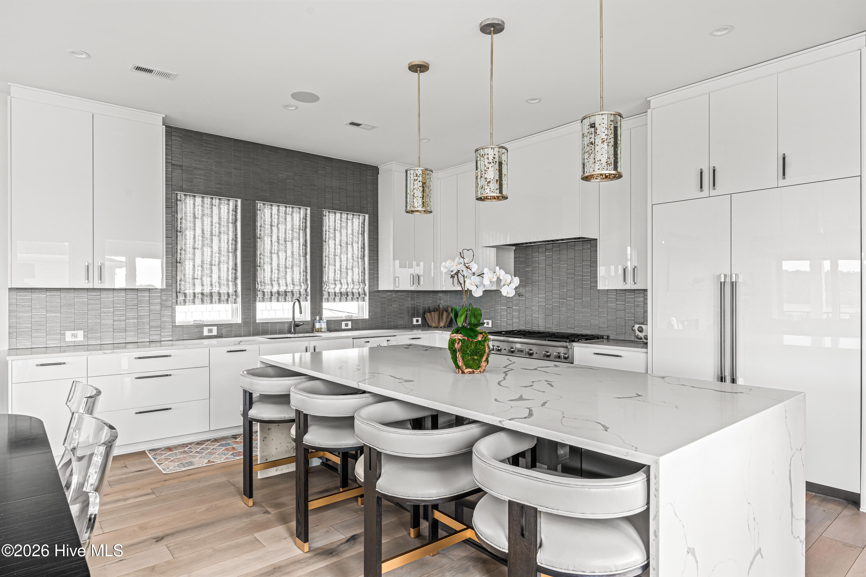 100567165 | Photo 26