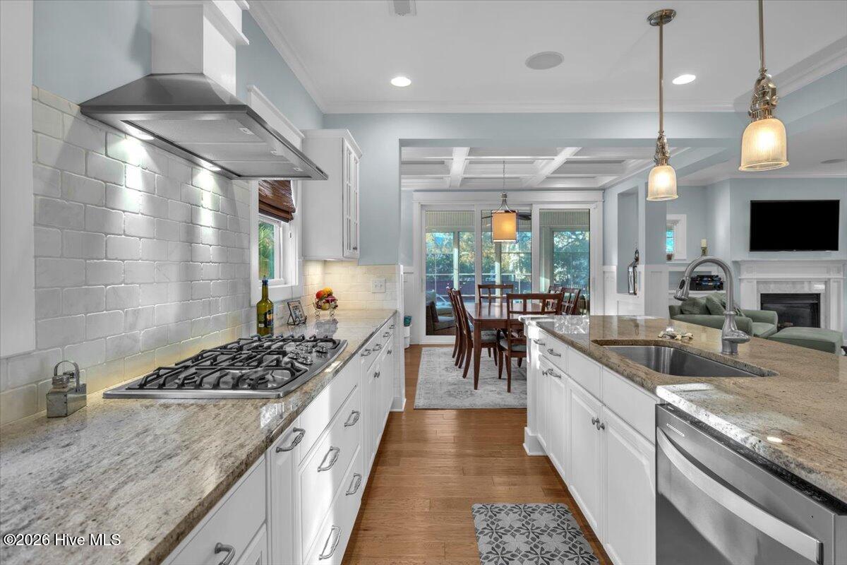 100552702 | Photo 23