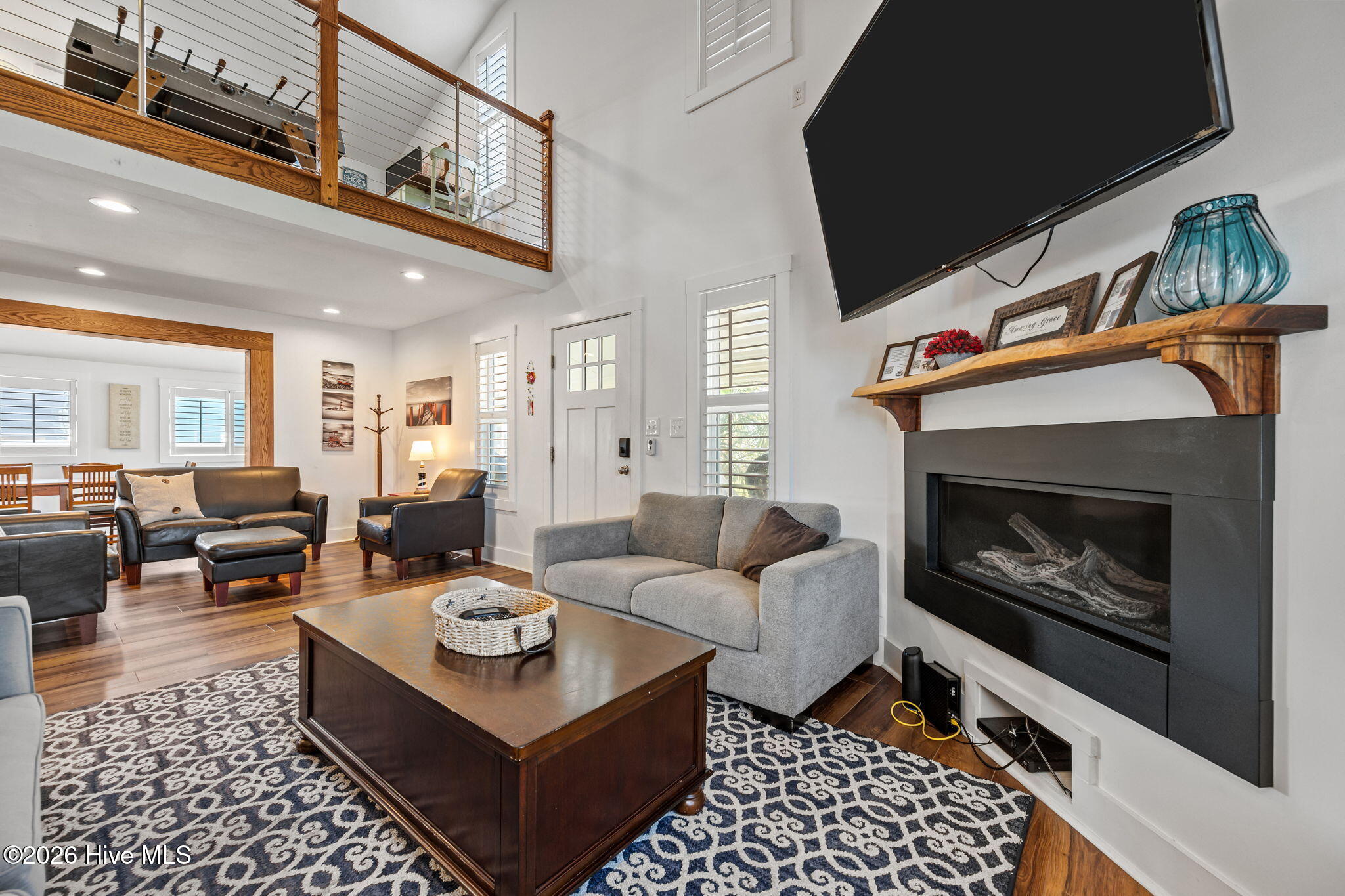 100569093 | Photo 28