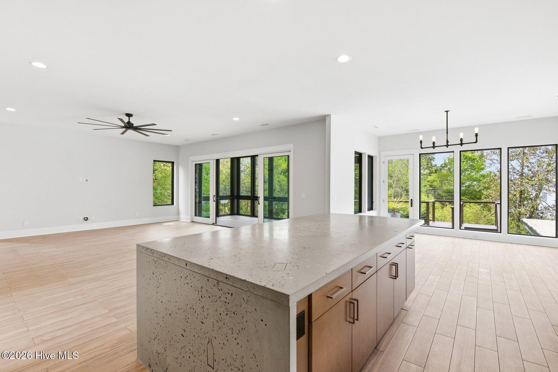 100566694 | Photo 10