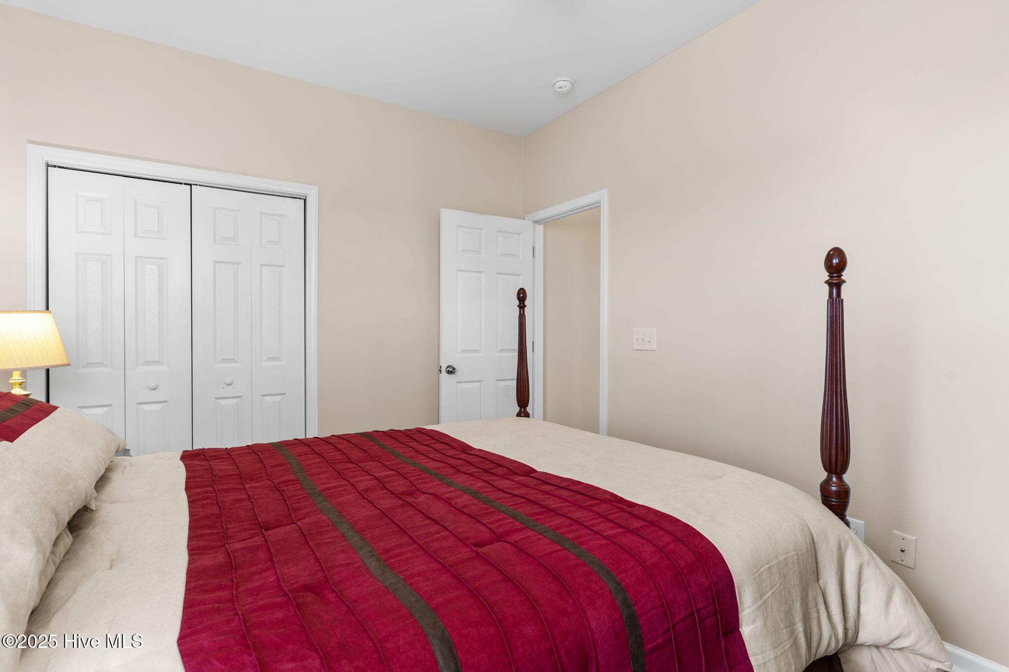 100540486 | Photo 30