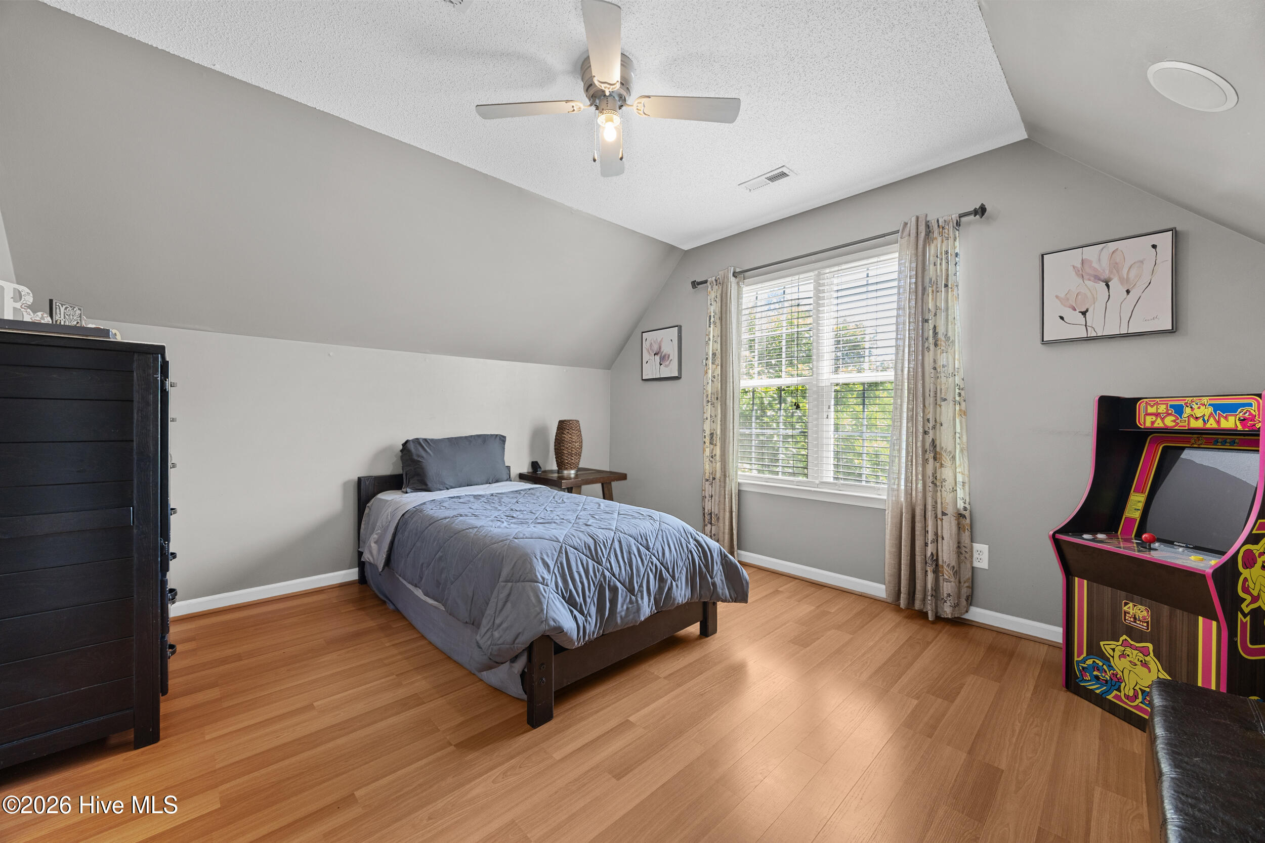 100569282 | Photo 31