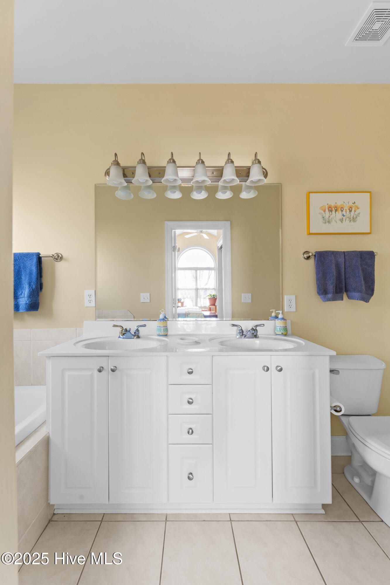 100486542 | Photo 13