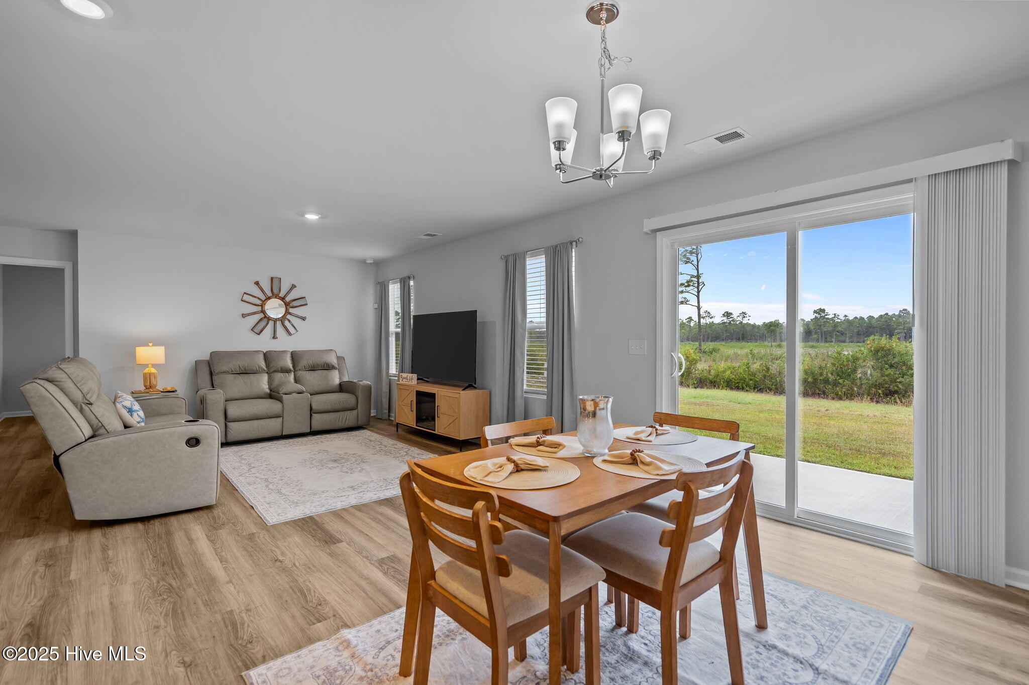 100532150 | Photo 25