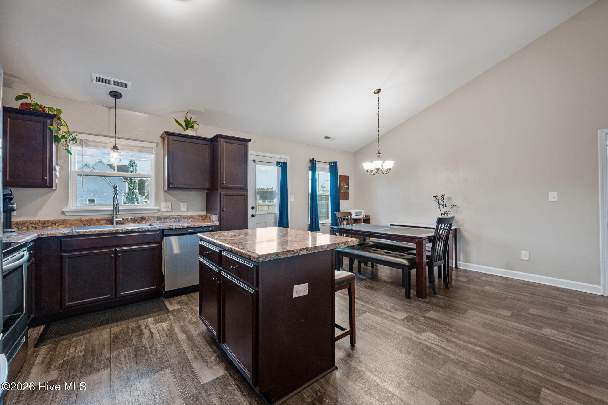 100552246 | Photo 20