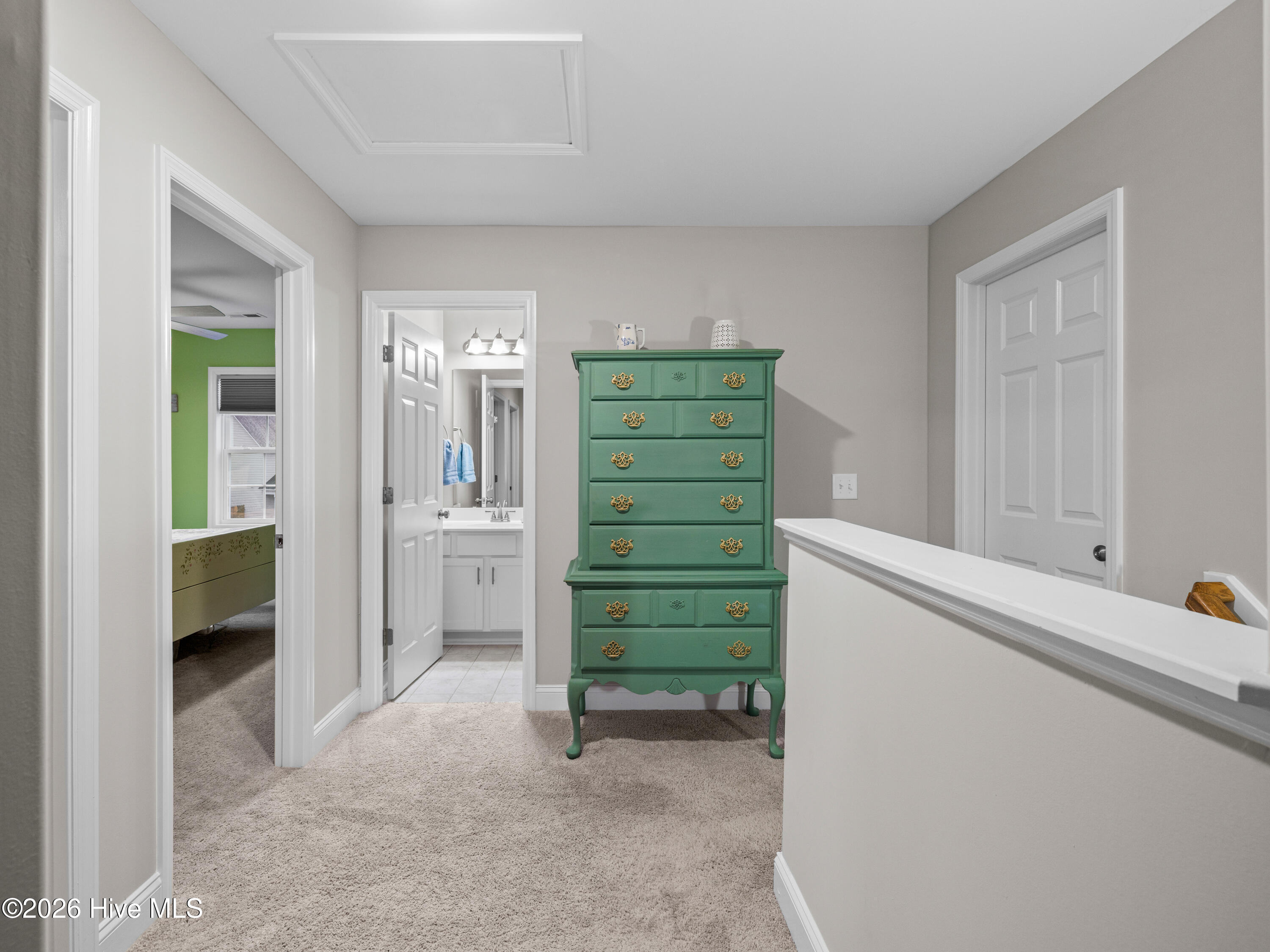 100549513 | Photo 51