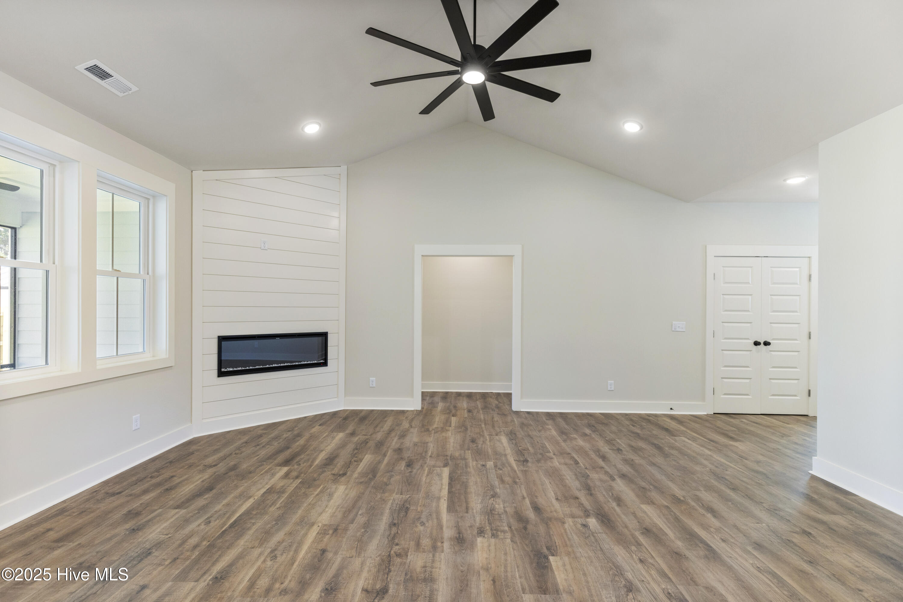 100539759 | Photo 13