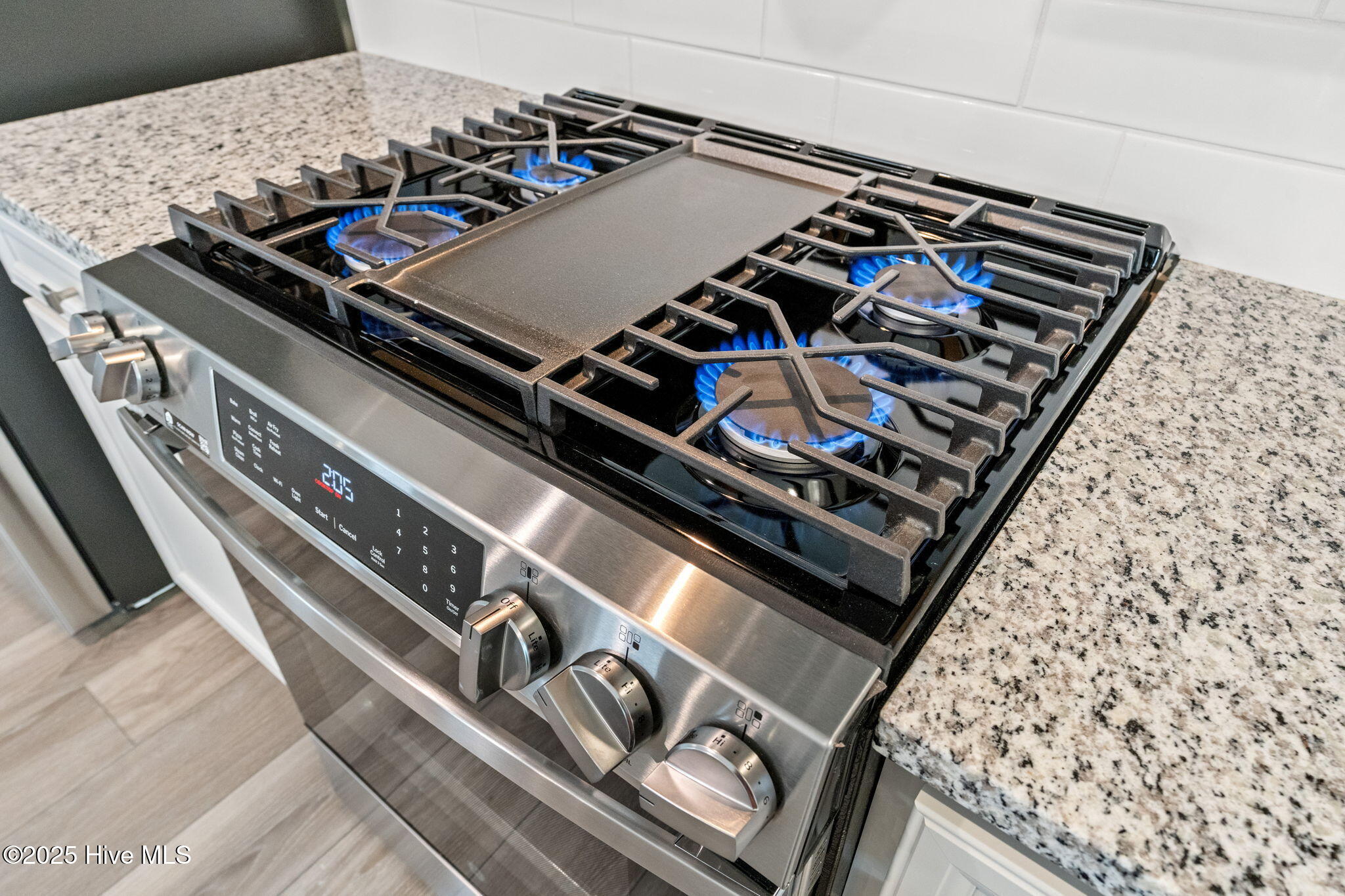 100530777 | Photo 10