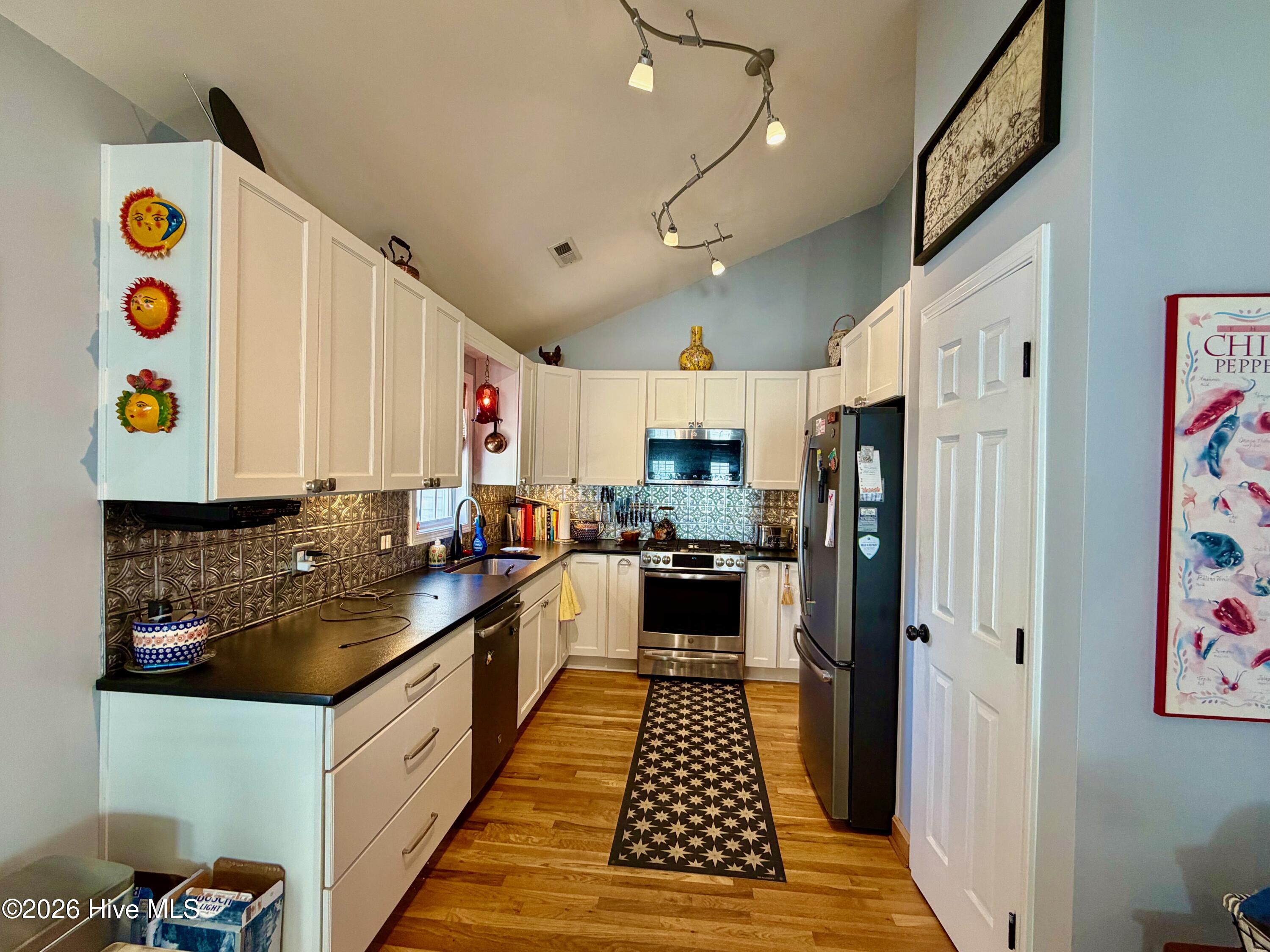 100553297 | Photo 14