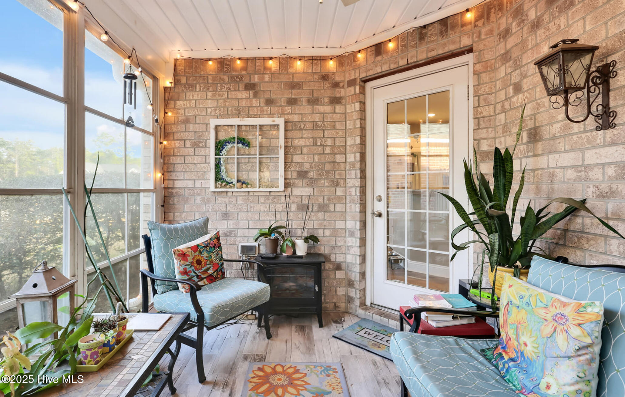 100547163 | Photo 33