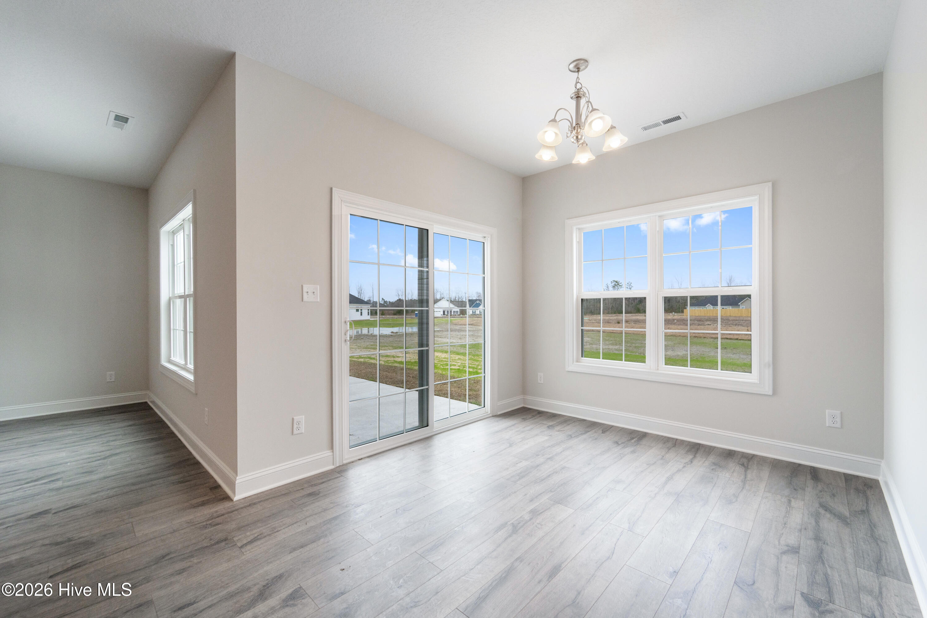 100523498 | Photo 15