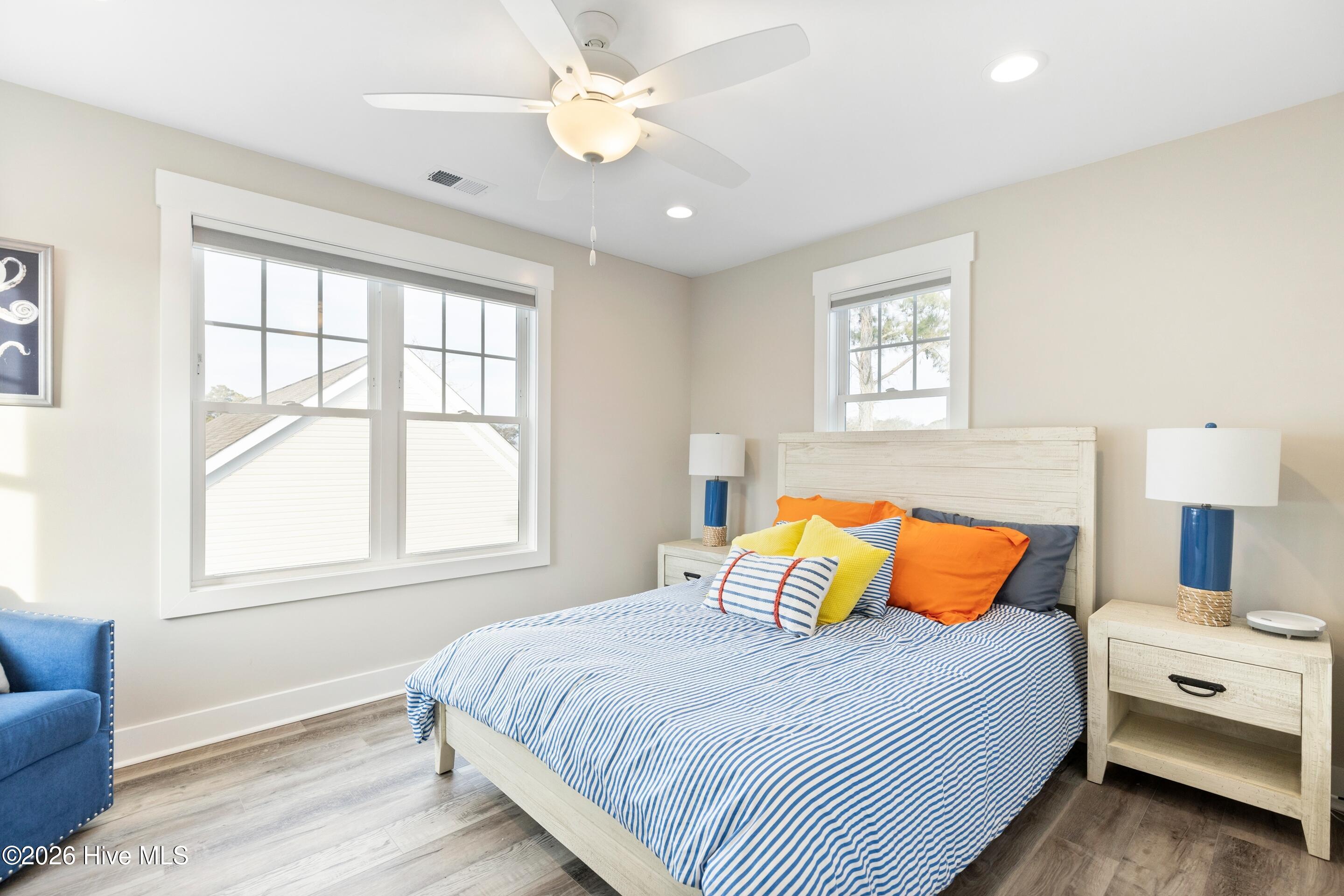 100548444 | Photo 57