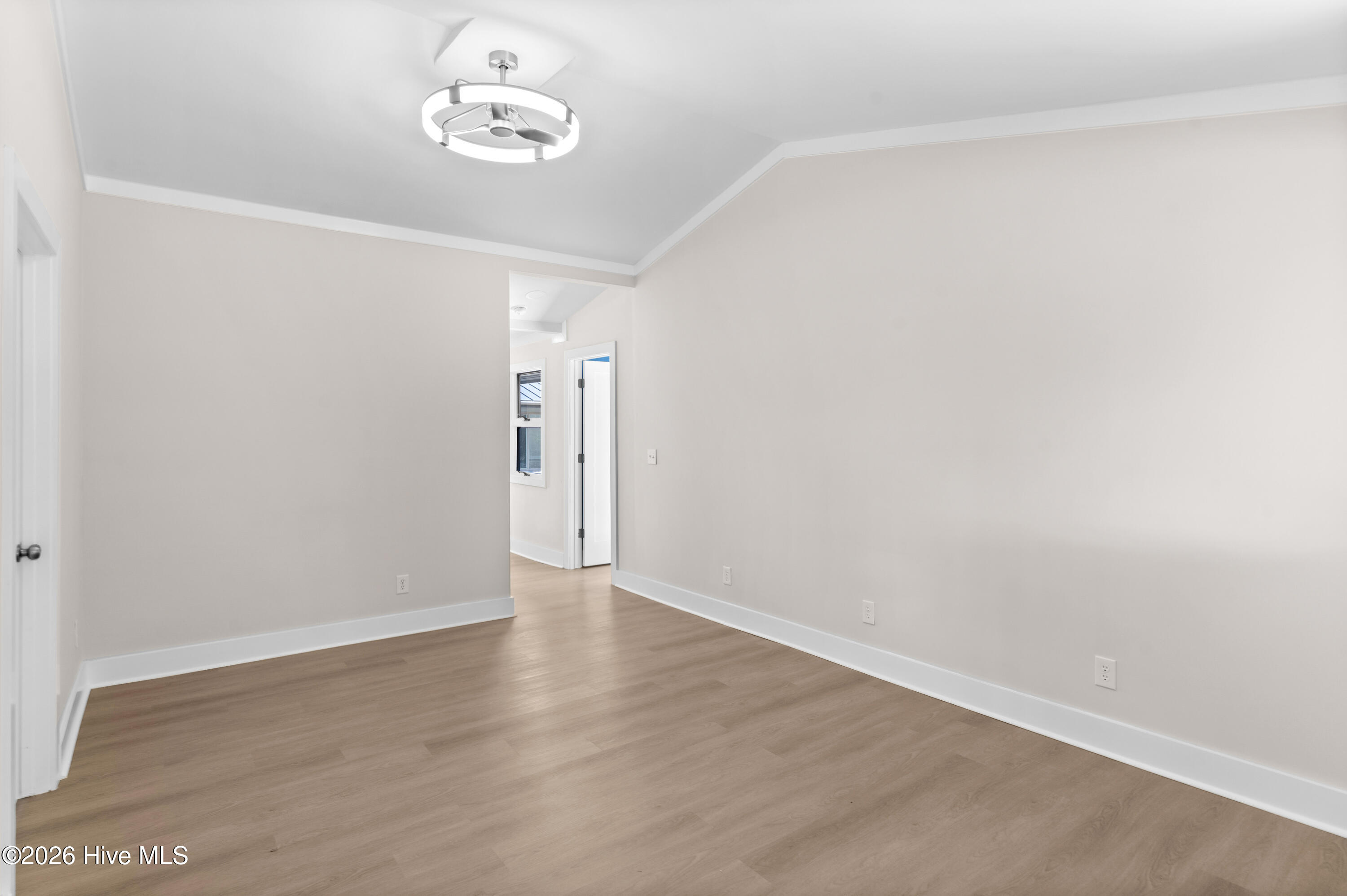 100561739 | Photo 27