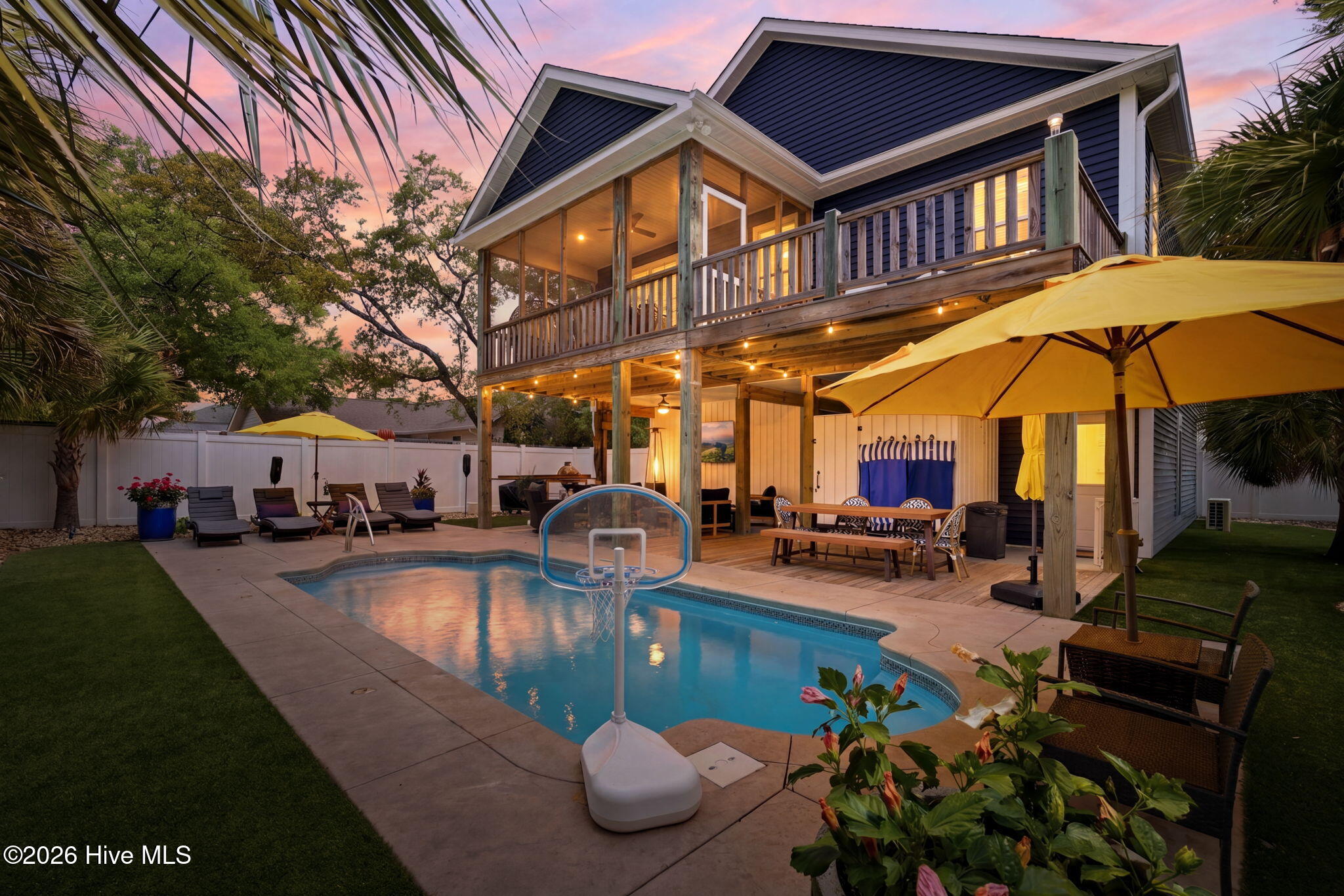 100568699 | Photo 66