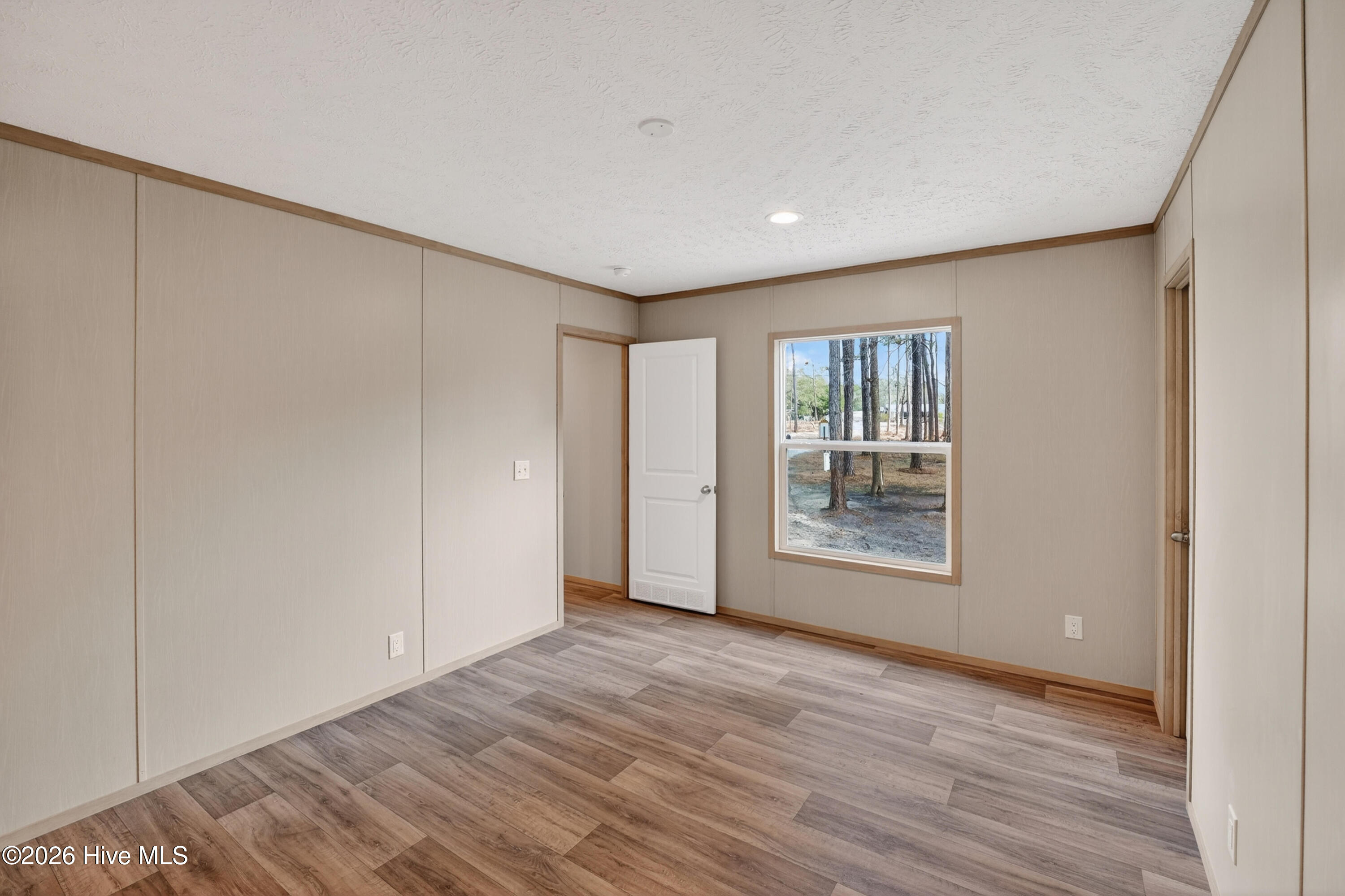 100560207 | Photo 17