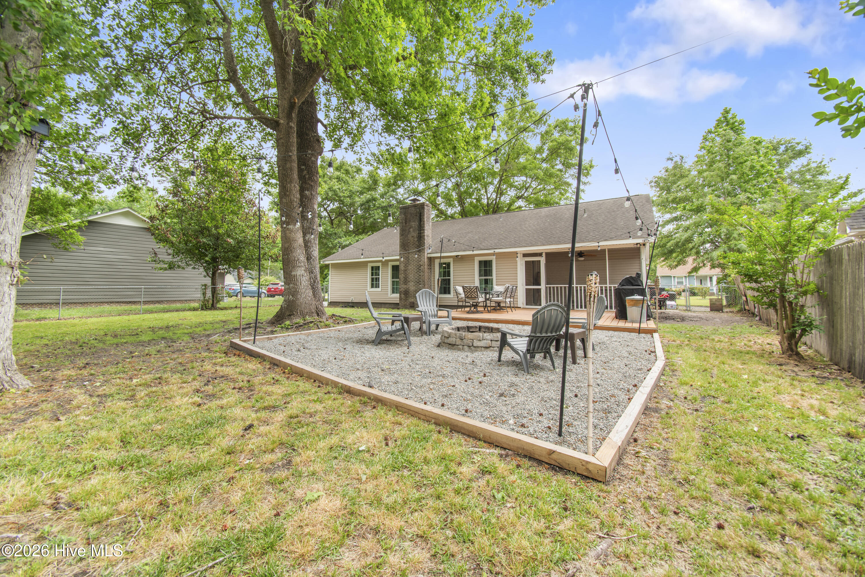 100570335 | Photo 24