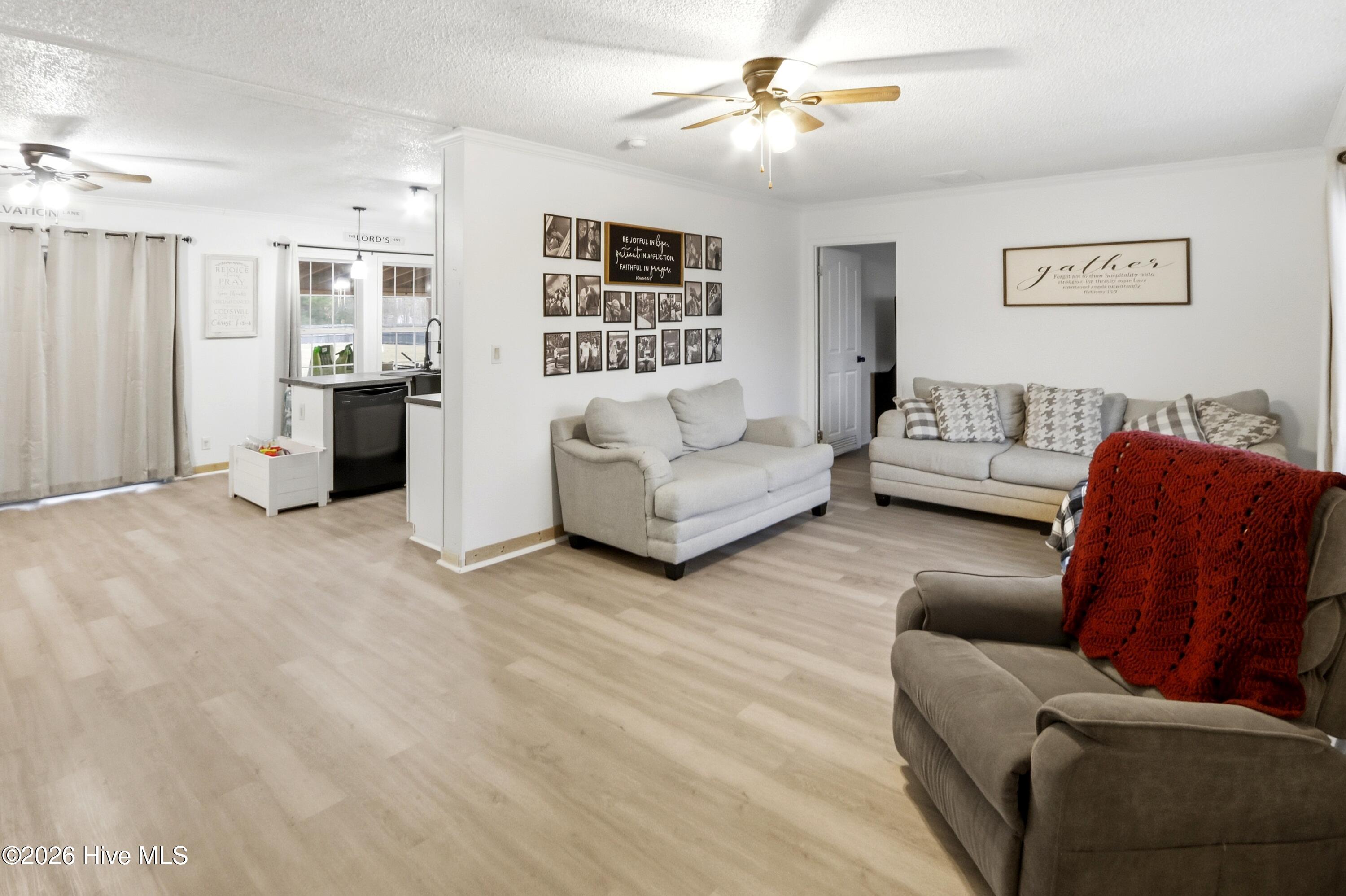 100548935 | Photo 10