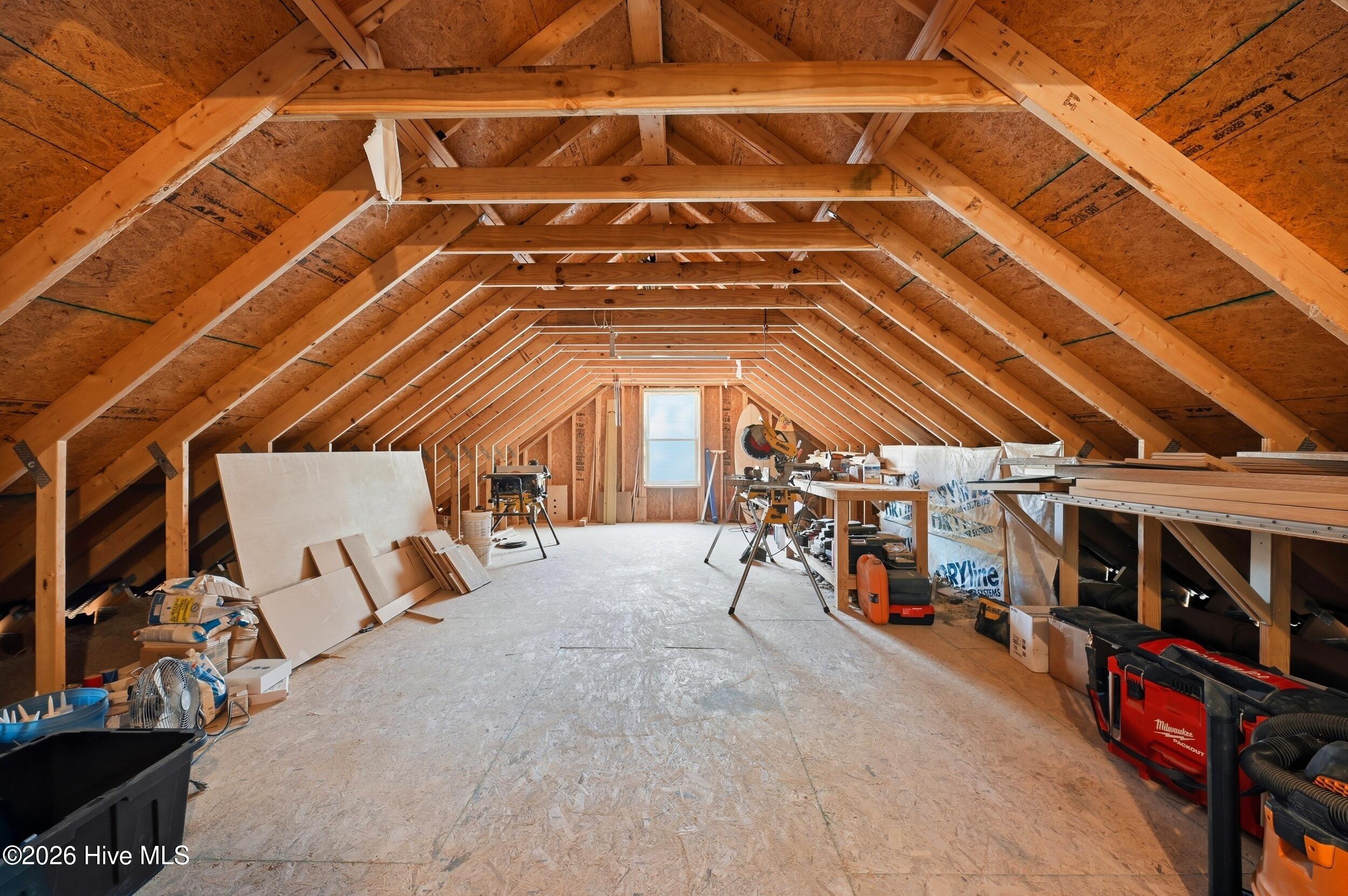 100561337 | Photo 25