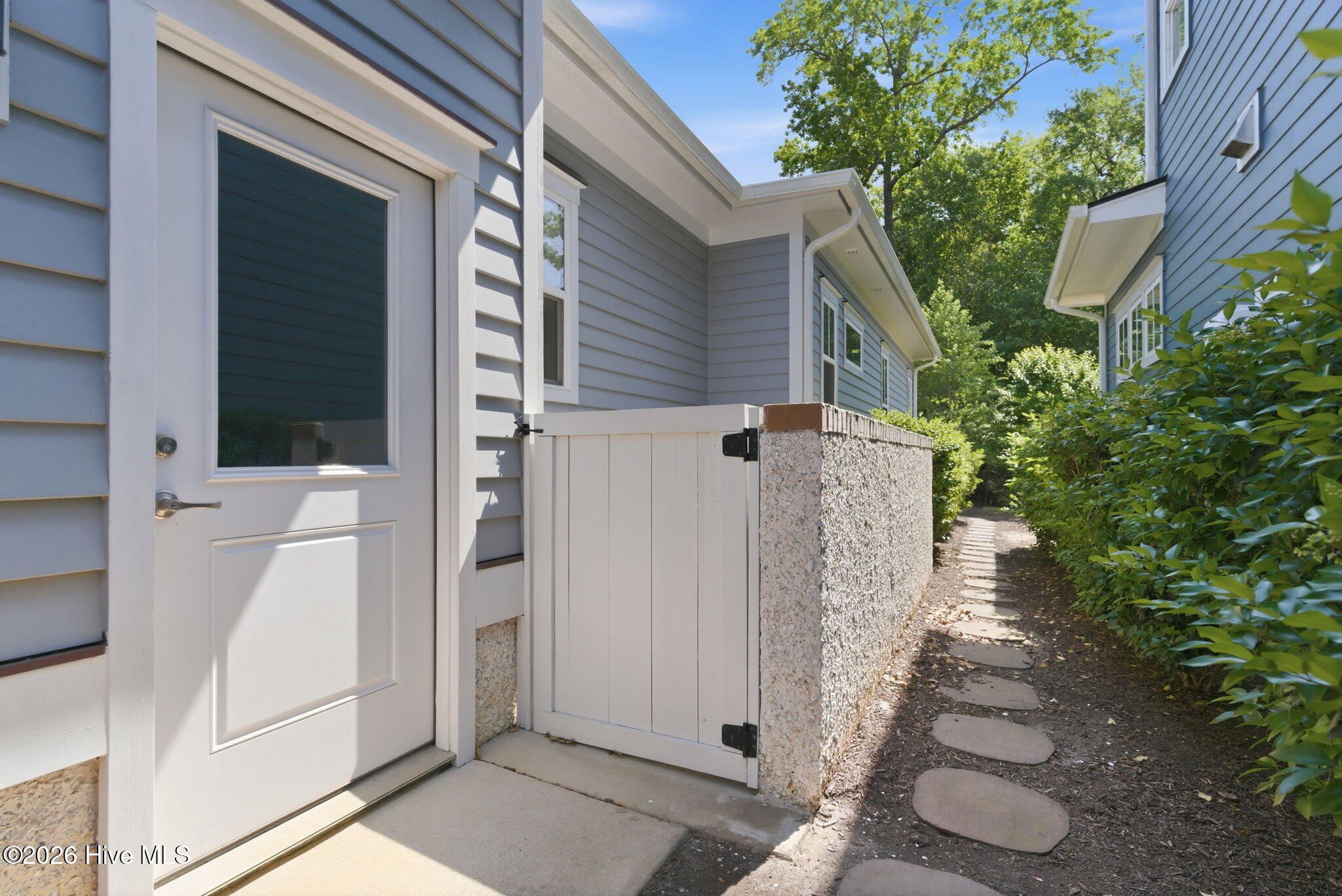 100569885 | Photo 48