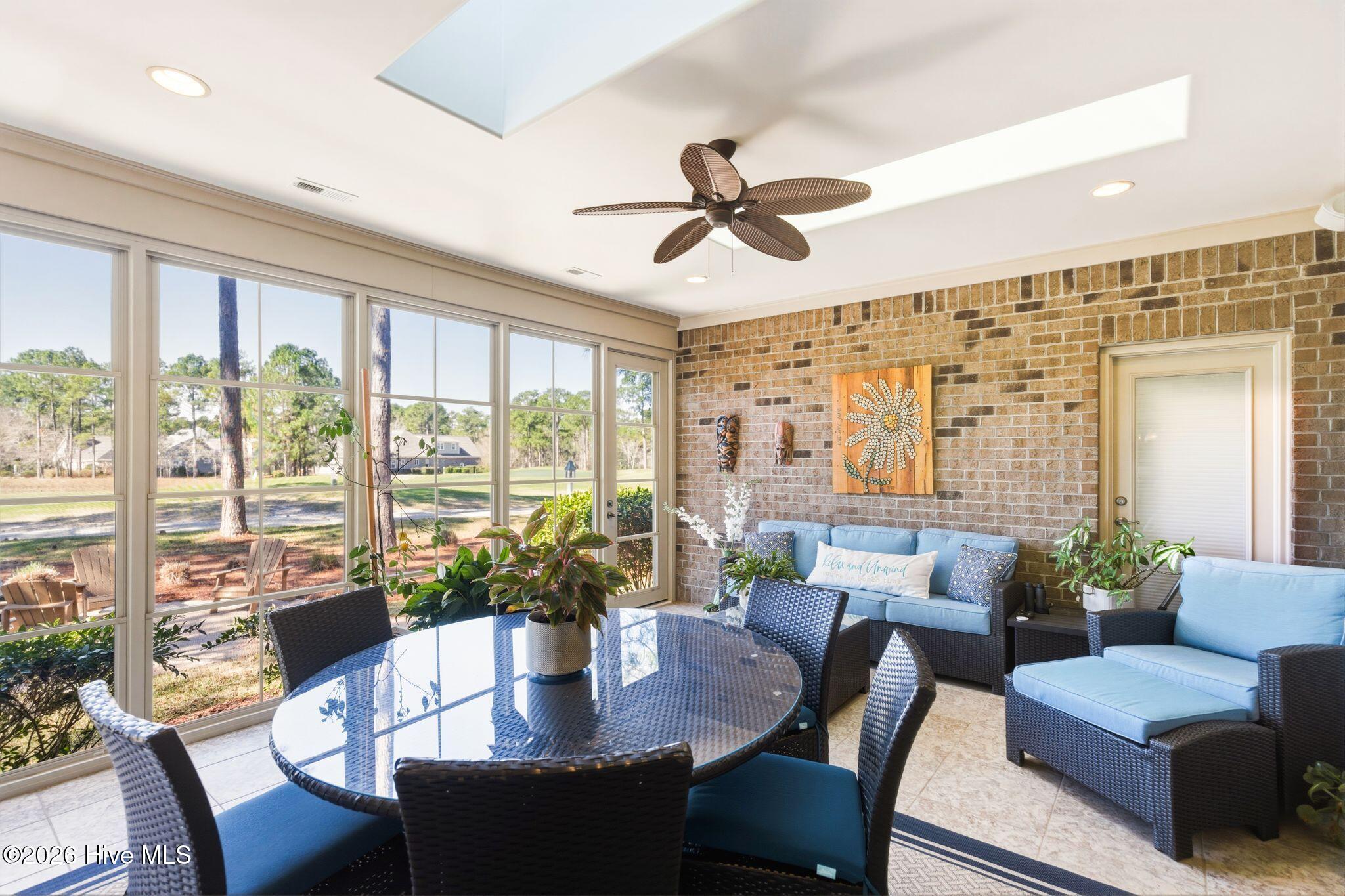 100564432 | Photo 42