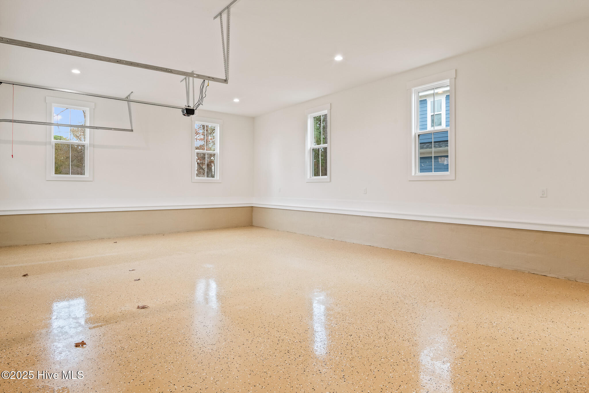 100533219 | Photo 45