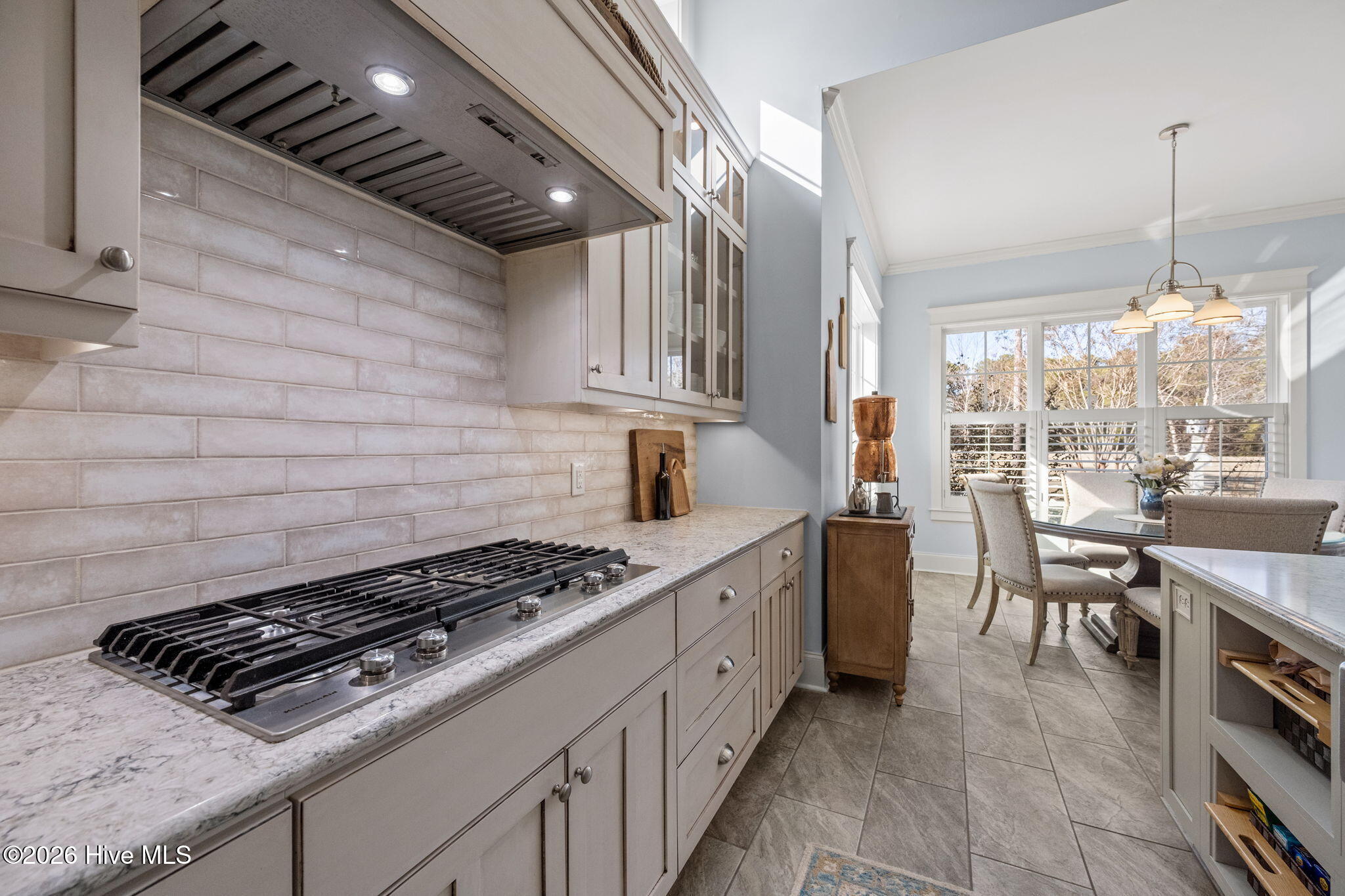 100554318 | Photo 24