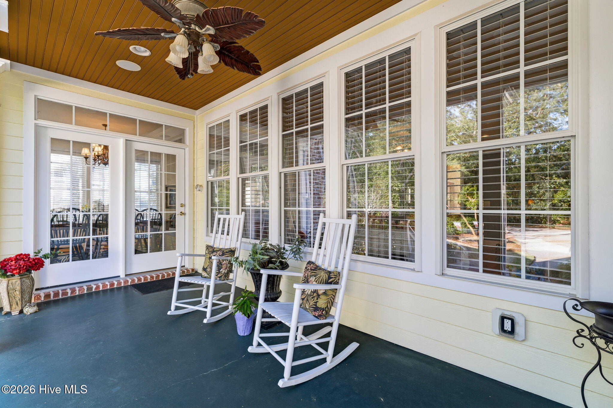 100570394 | Photo 81