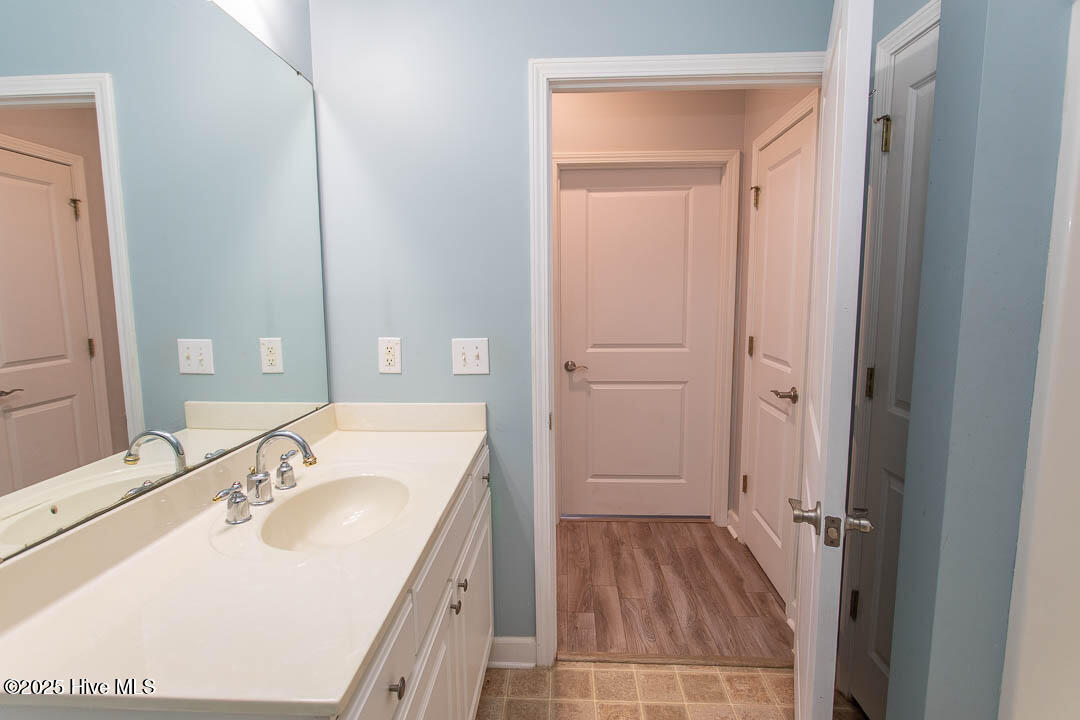 100532415 | Photo 23