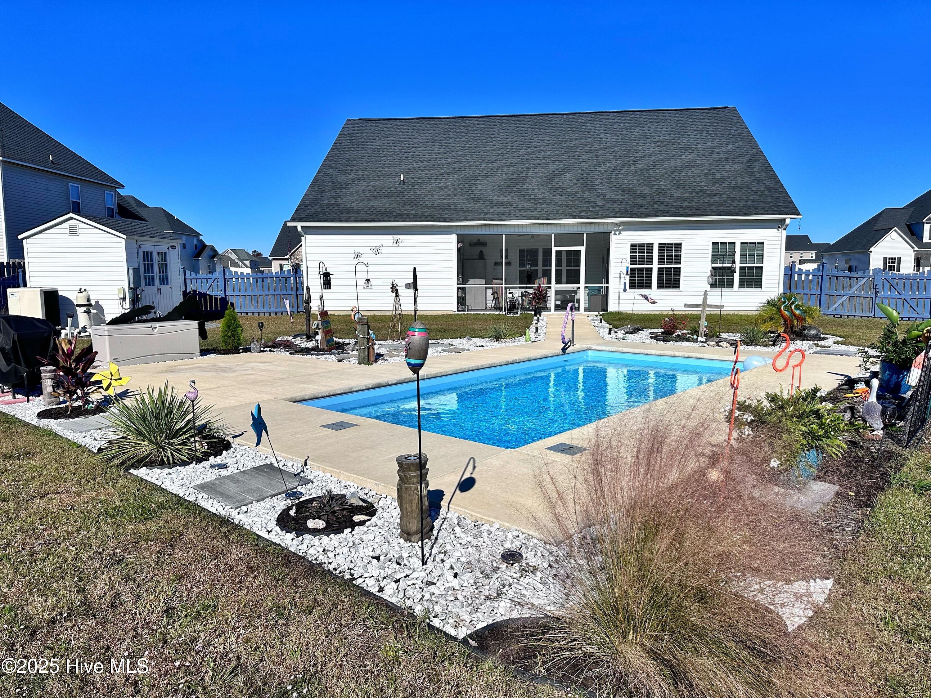 100540901 | Photo 75