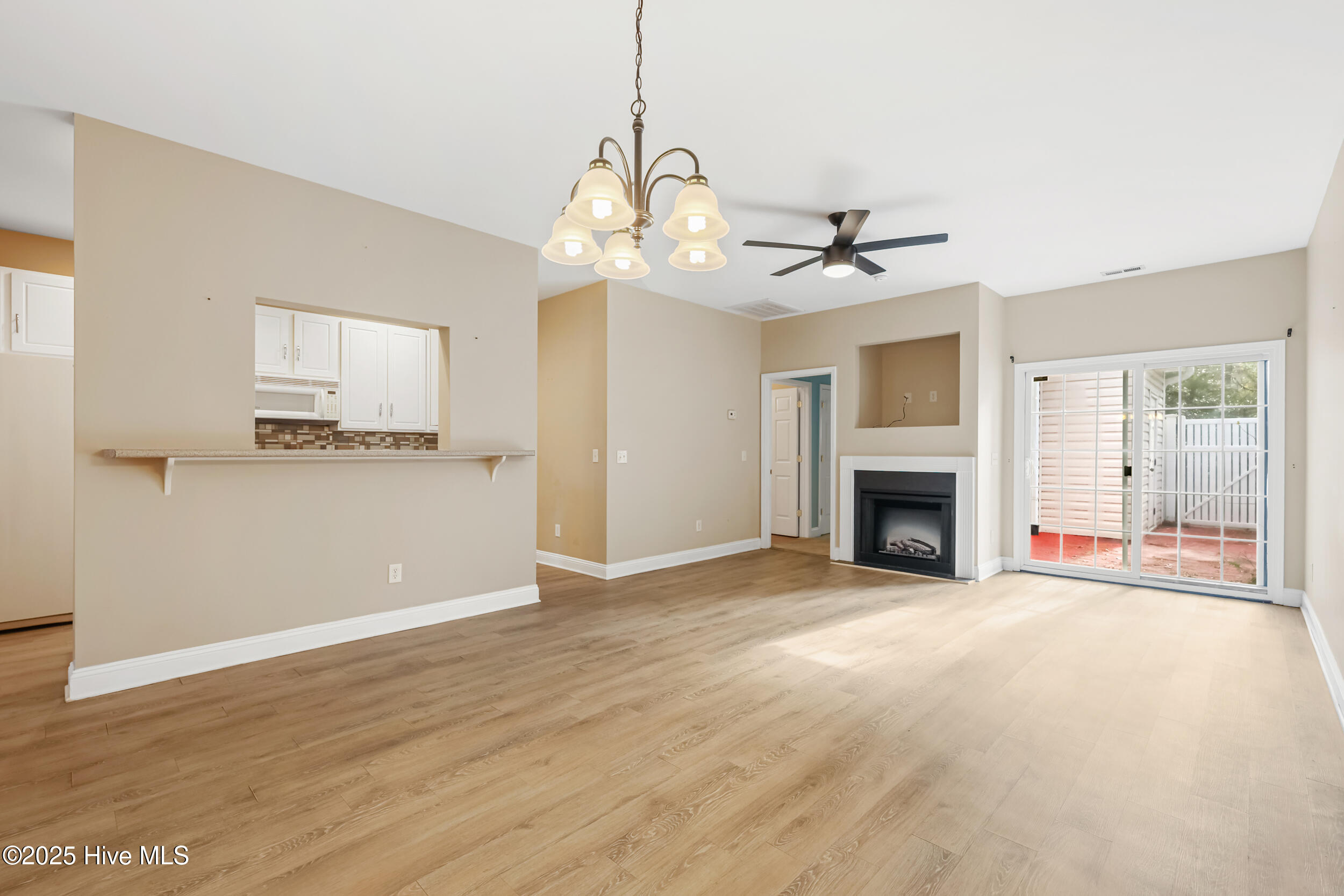 100544291 | Photo 12