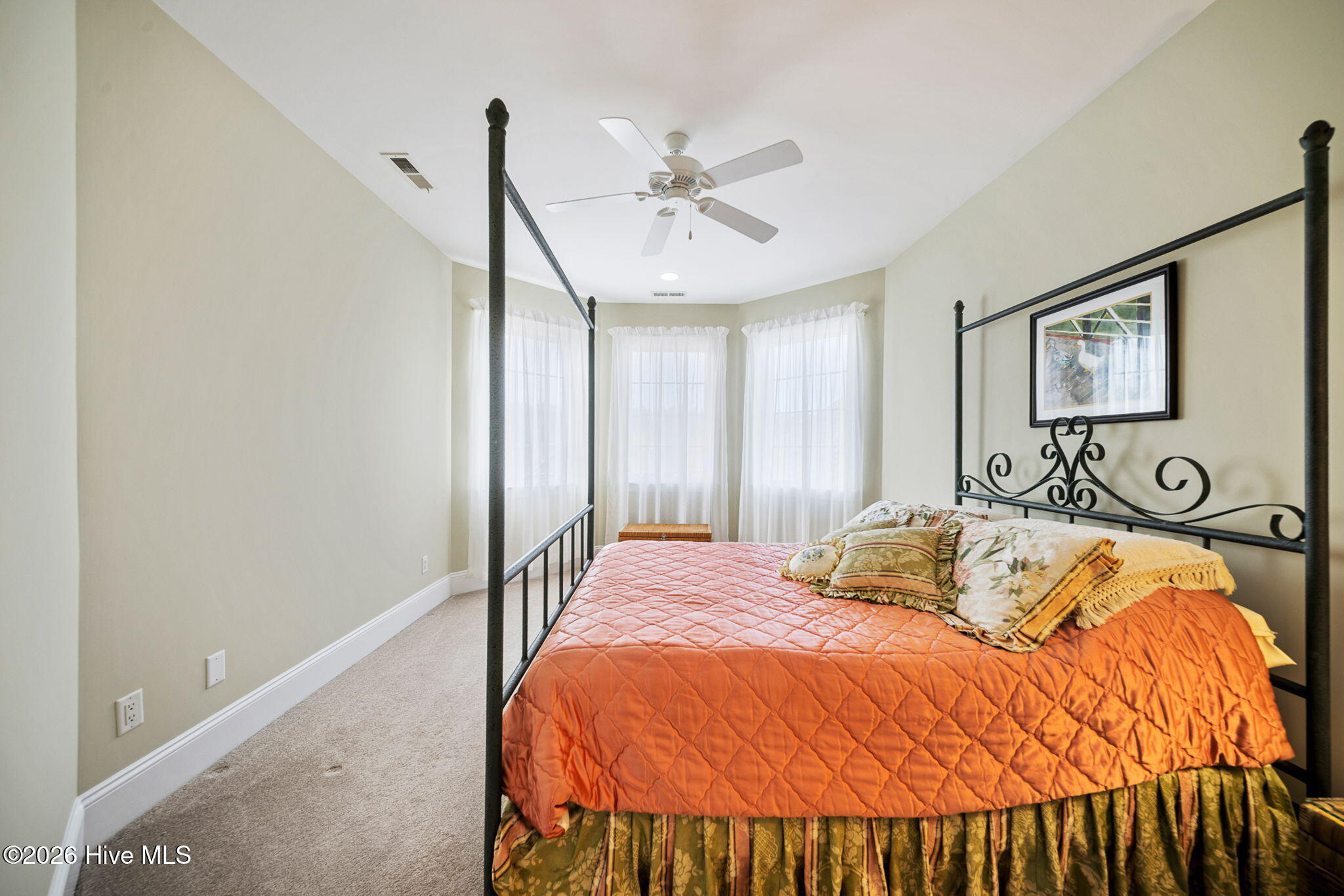 100560787 | Photo 40