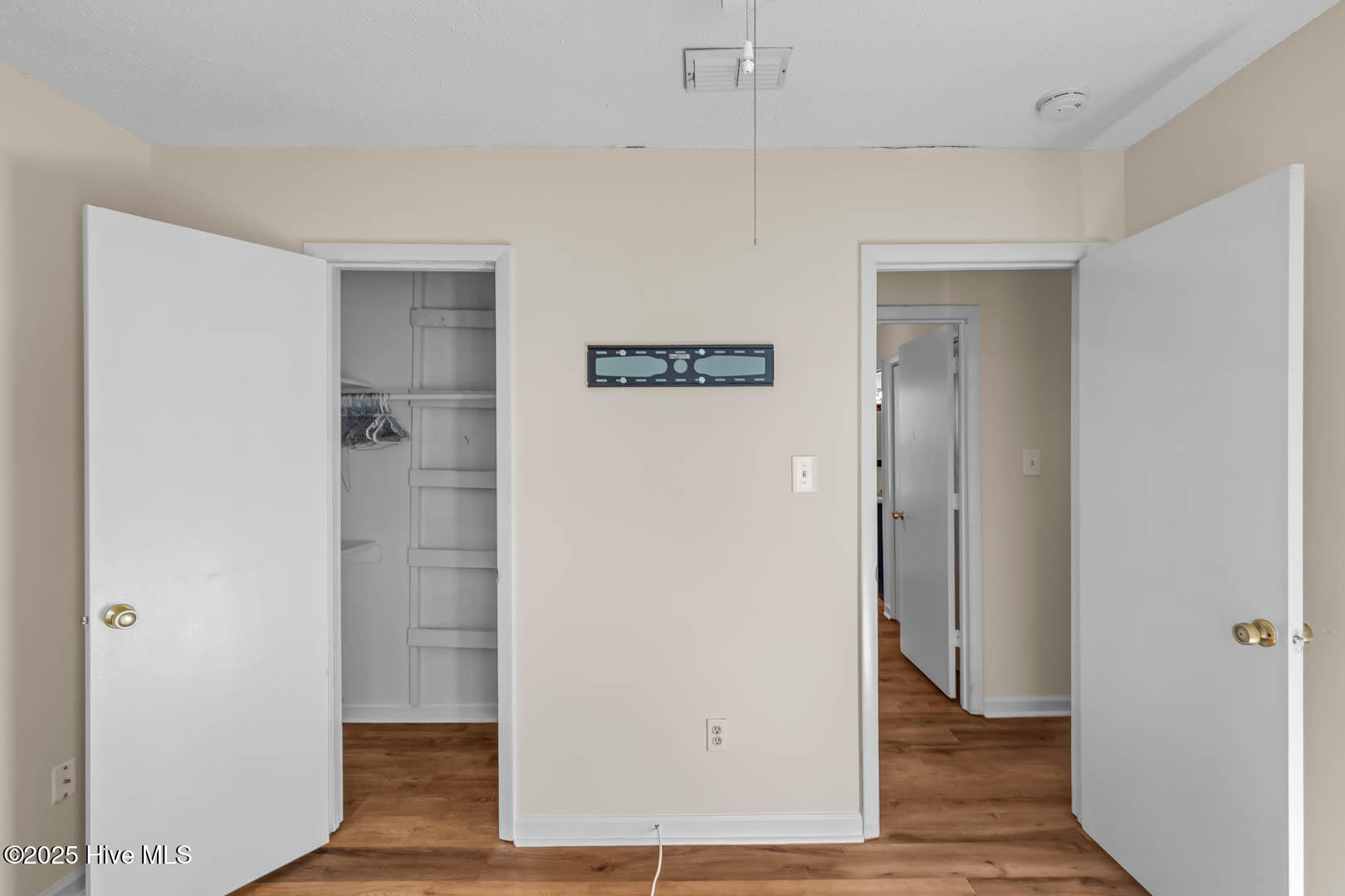 100540593 | Photo 21