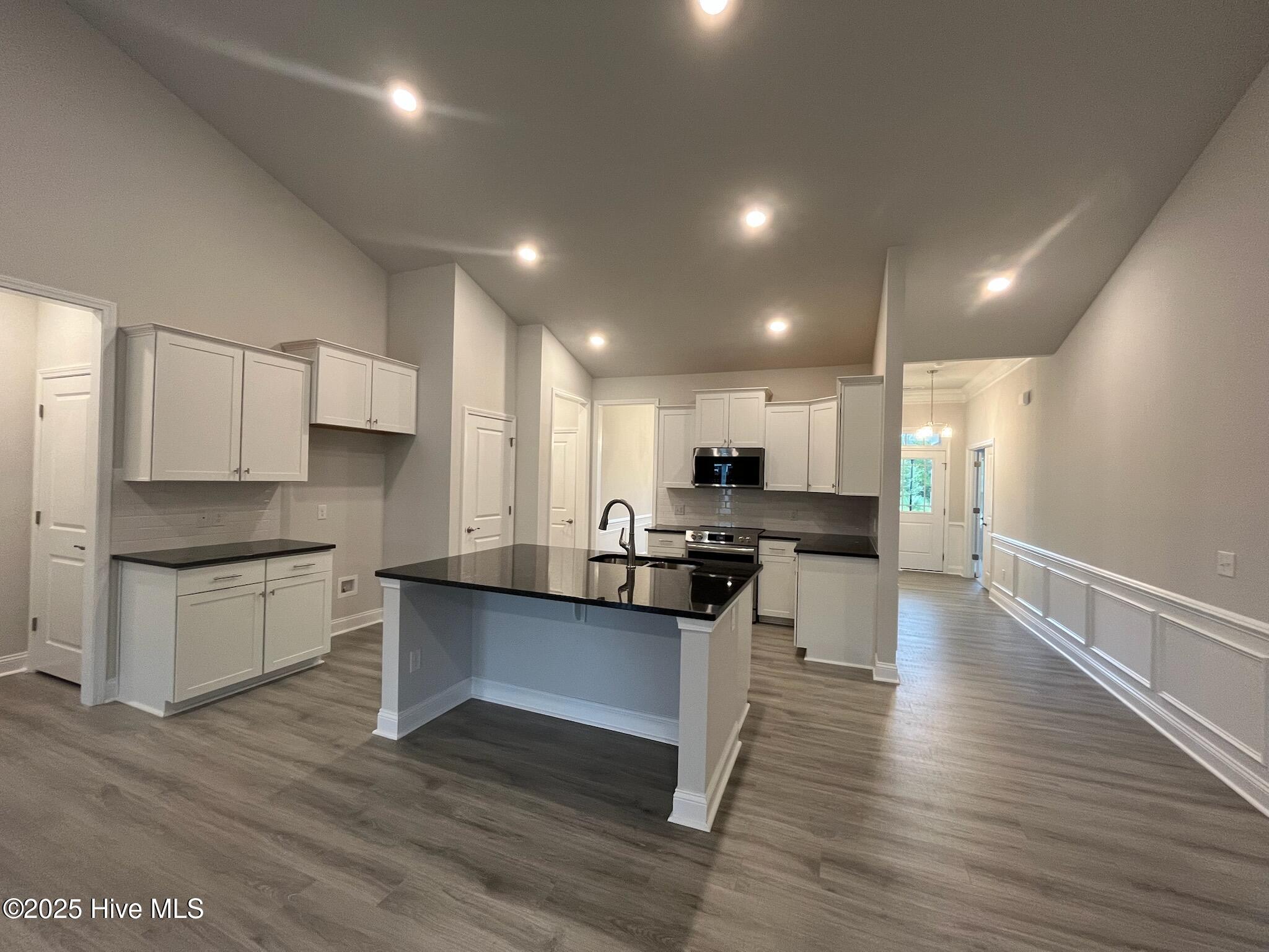 100447887 | Photo 16